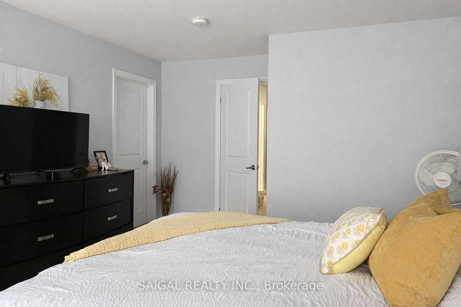 Photo 9 of Unit 75, 324 Equestrian Way, Cambridge, Hagey — HOMEH