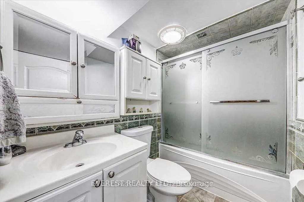 Photo 3 of 9 Benlight Crescent, Scarborough, Woburn — HOMEH