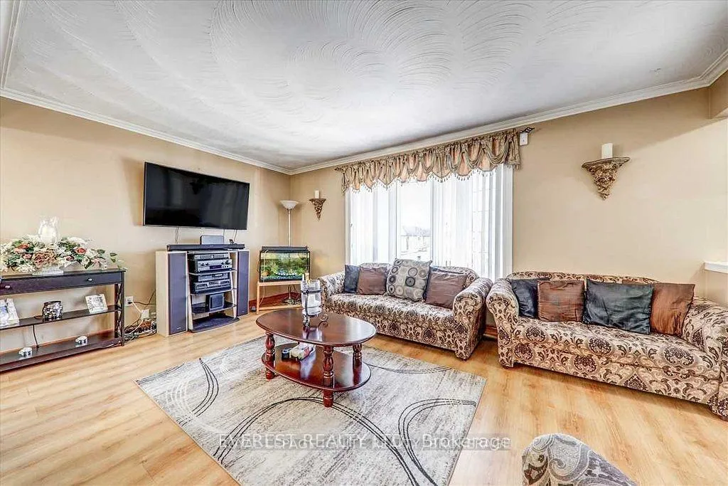 Photo 6 of 9 Benlight Crescent, Scarborough, Woburn — HOMEH