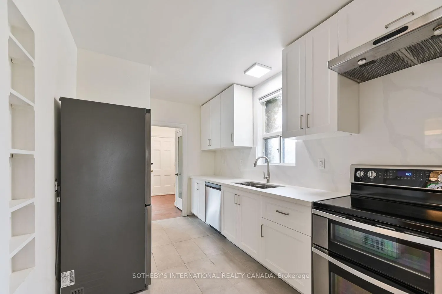 Photo 3 of 2 Wingate Place, Toronto, Forest Hill North — HOMEH
