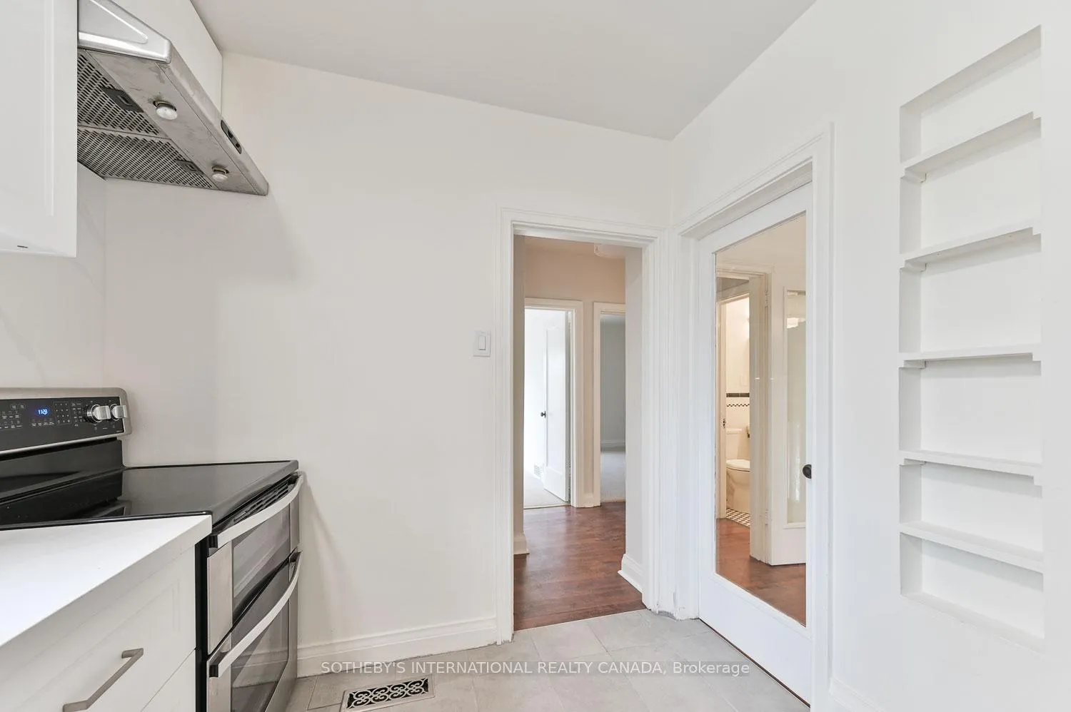 Photo 4 of 2 Wingate Place, Toronto, Forest Hill North — HOMEH