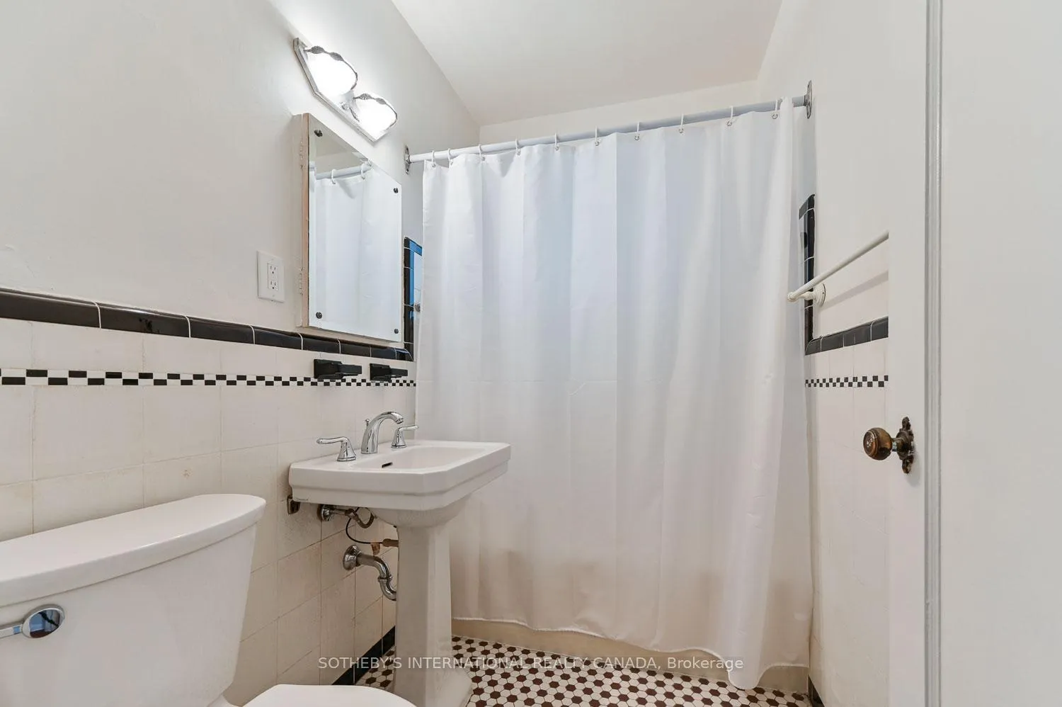 Photo 14 of 2 Wingate Place, Toronto, Forest Hill North — HOMEH