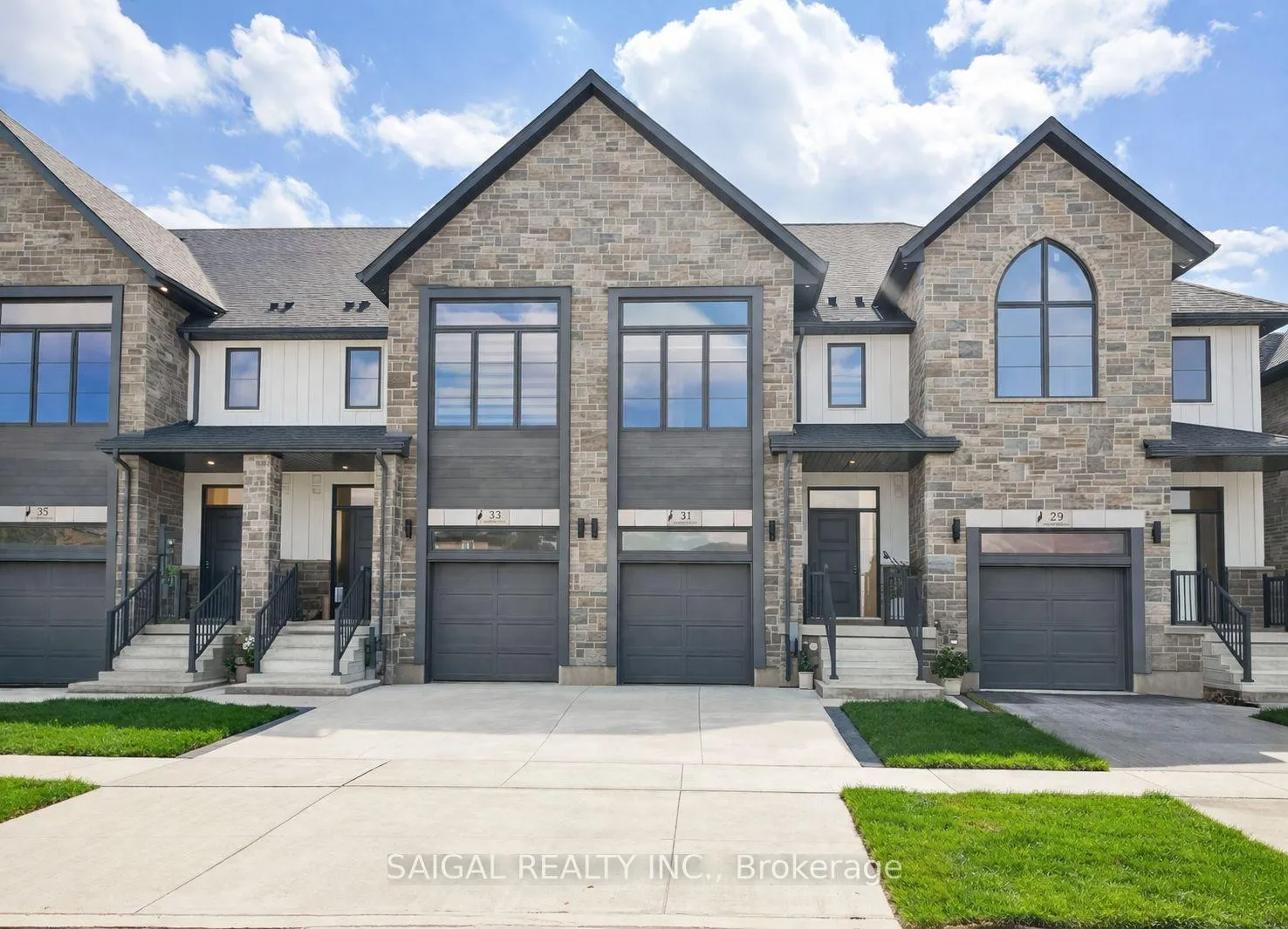 Front of 31 Rivergreen Crescent