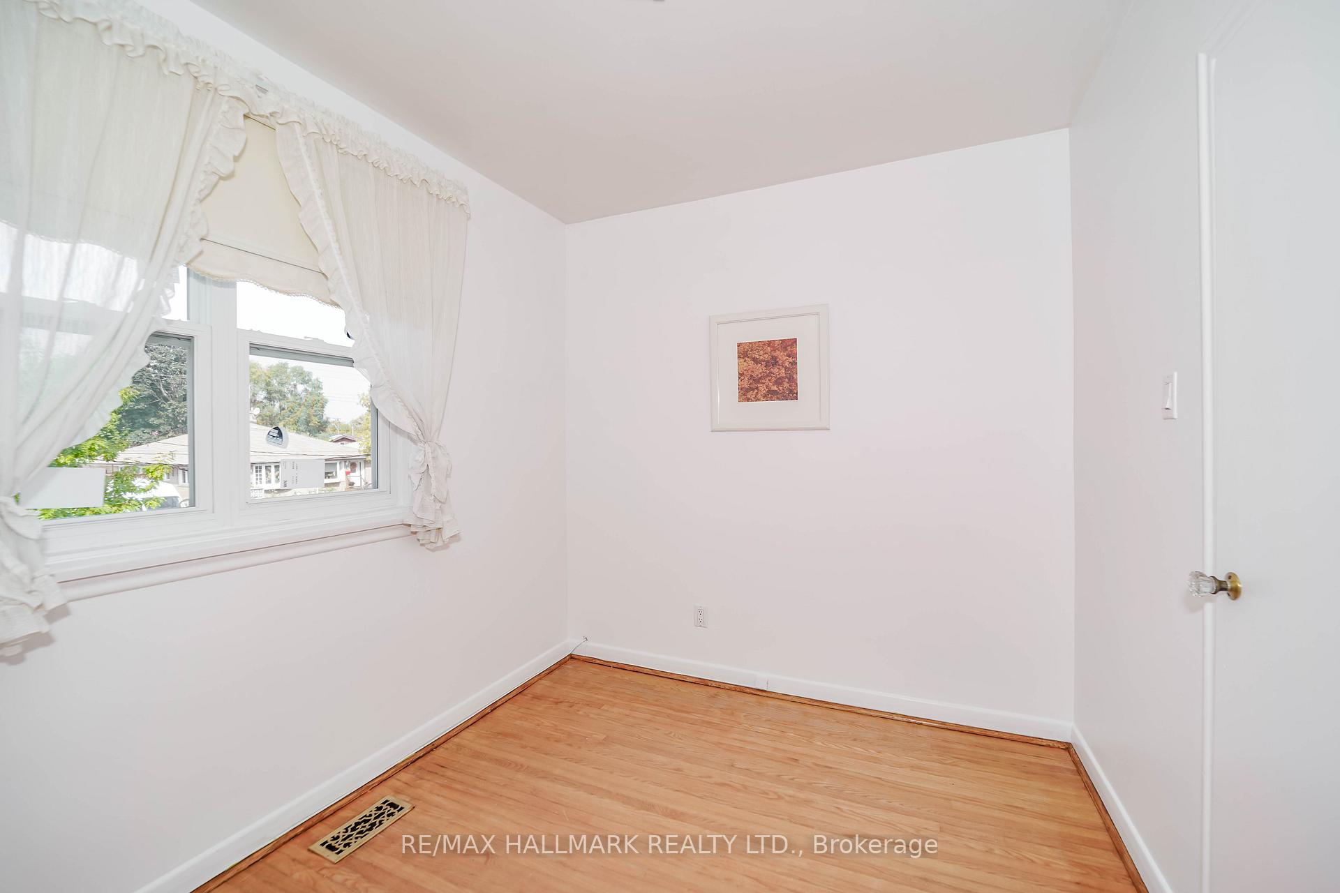 Photo 19 of 131 Painted Post Drive, Scarborough, Woburn — HOMEH