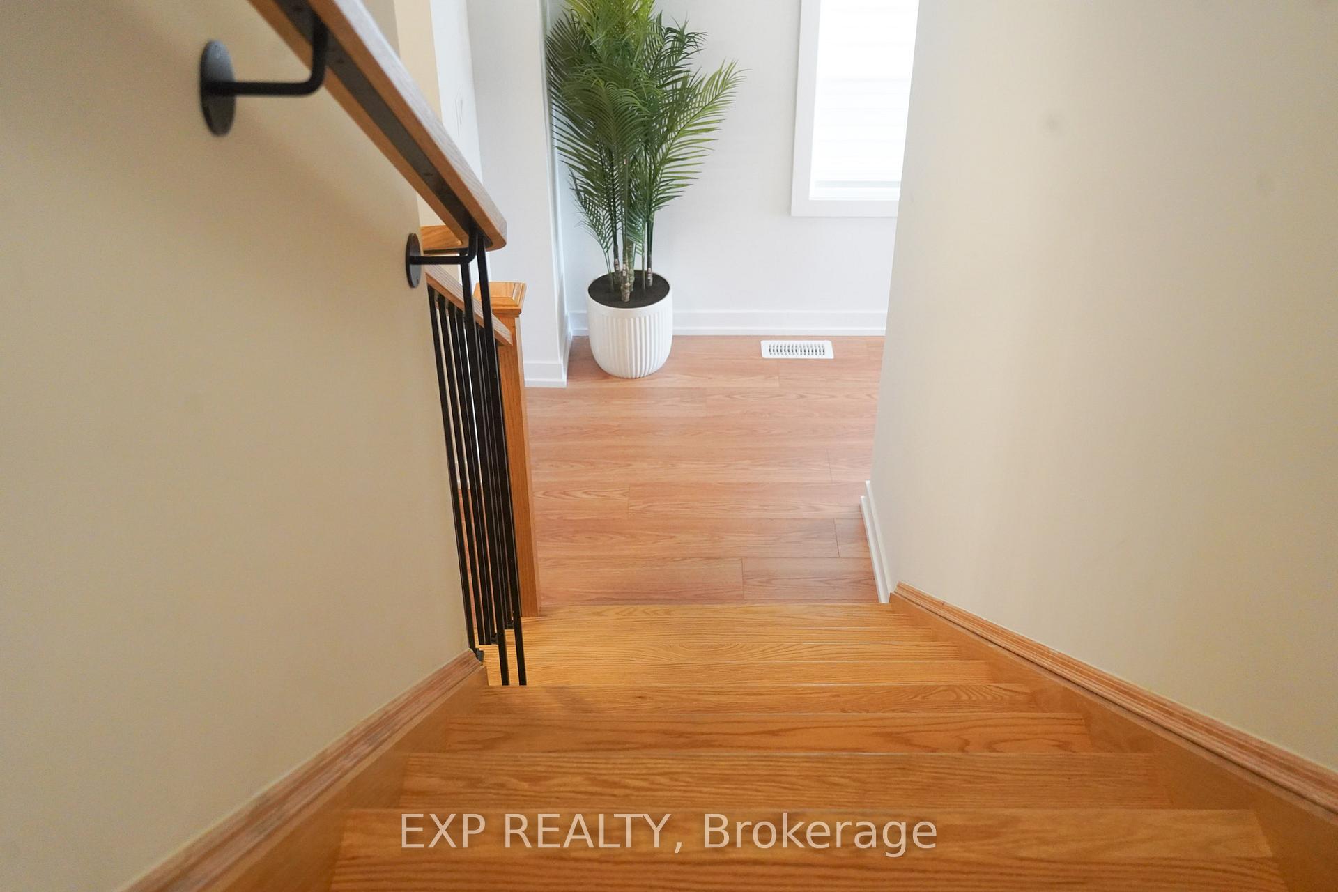 Photo 6 of 128 Danielle Moore Circle, Scarborough, Bendale — HOMEH