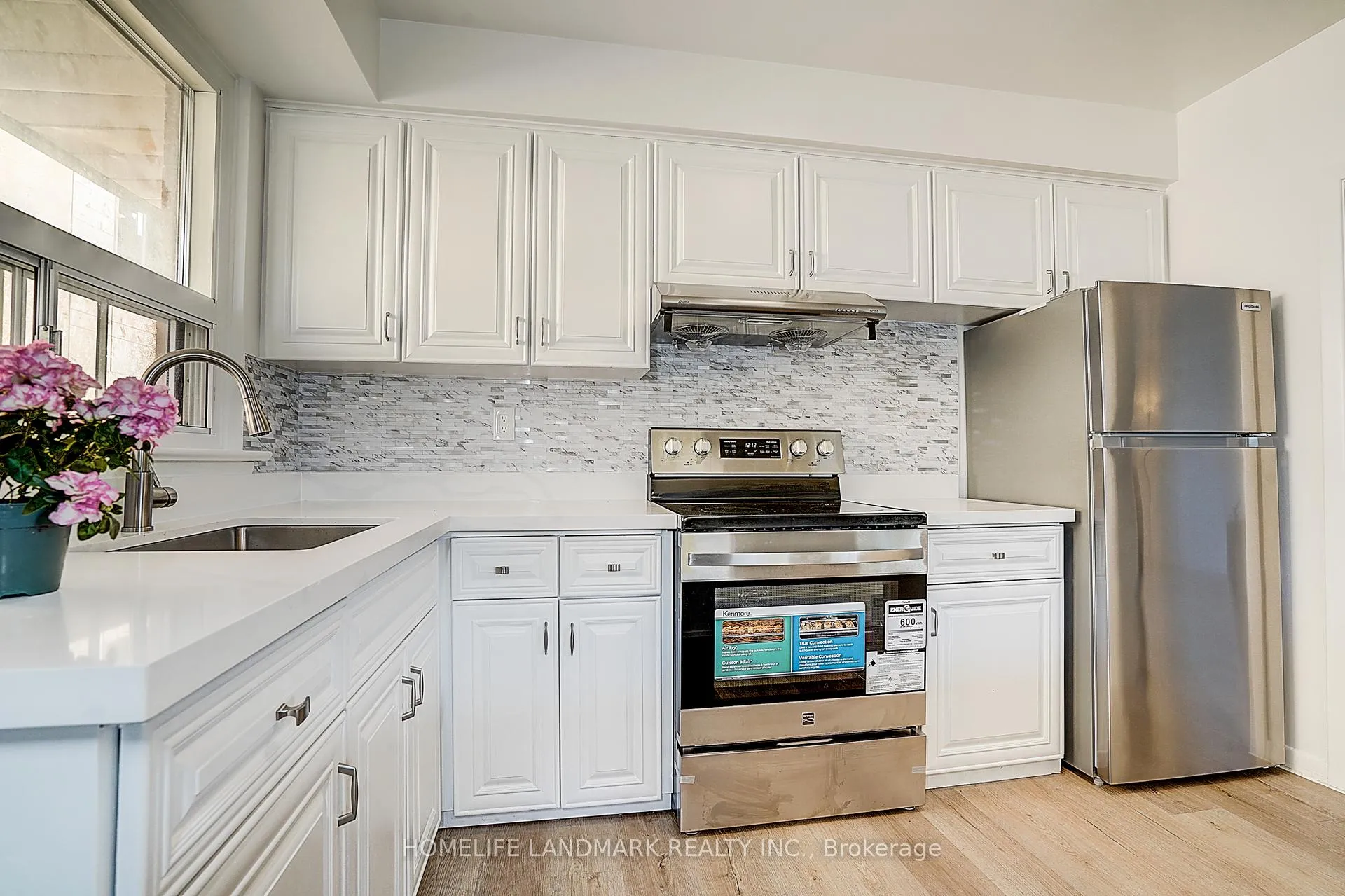 Photo 14 of 11 Doerr Road, Scarborough, Bendale — HOMEH