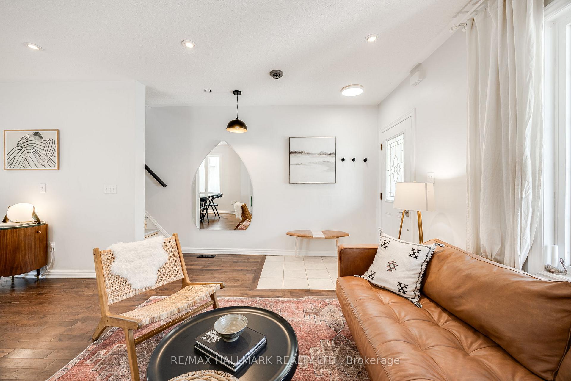 Photo 3 of 1154 Woodbine Avenue, Toronto, Danforth Village-East York — HOMEH