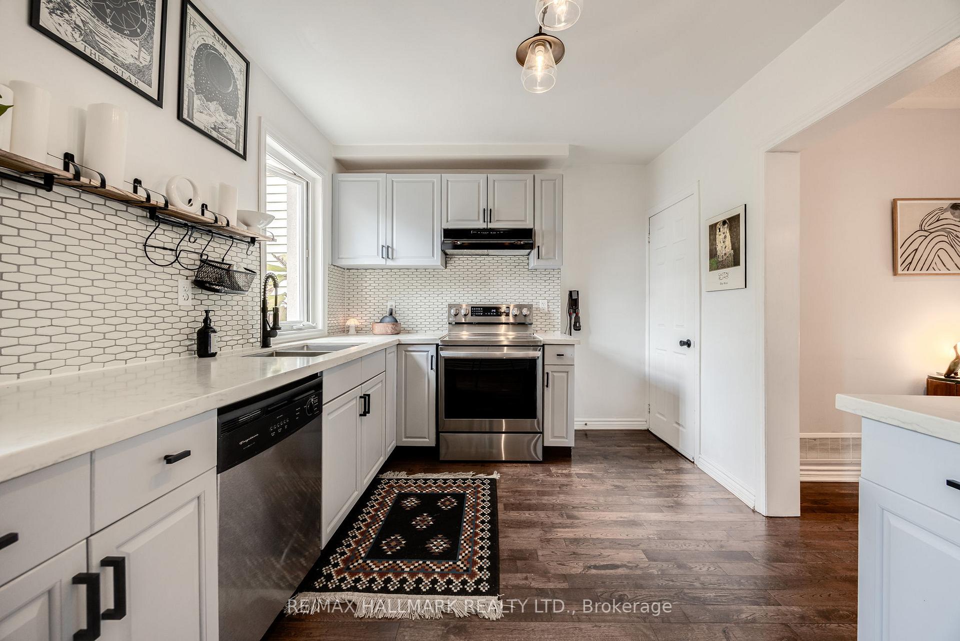Photo 8 of 1154 Woodbine Avenue, Toronto, Danforth Village-East York — HOMEH