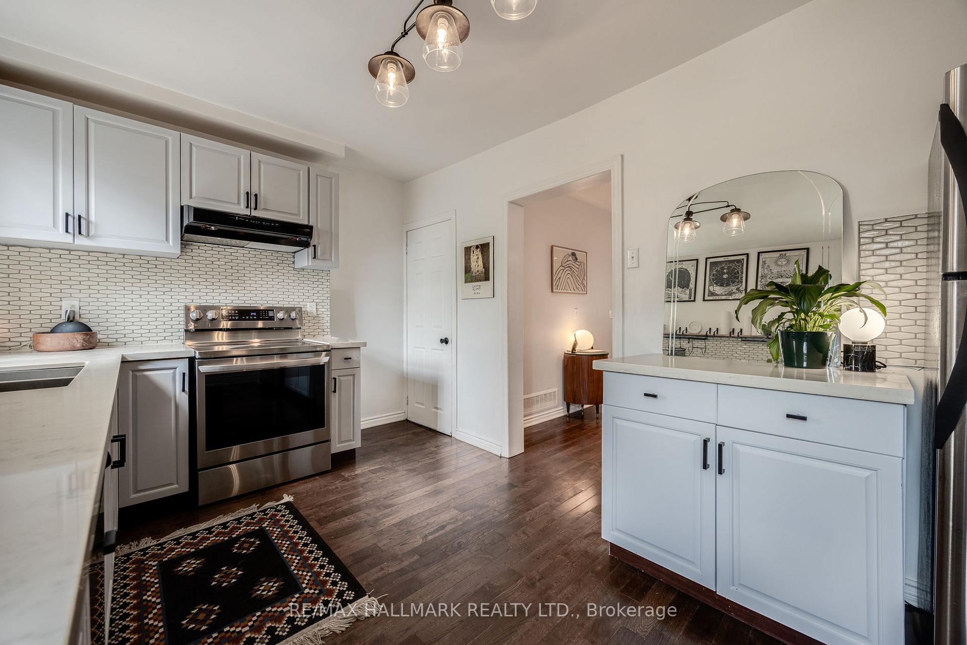 Photo 9 of 1154 Woodbine Avenue, Toronto, Danforth Village-East York — HOMEH