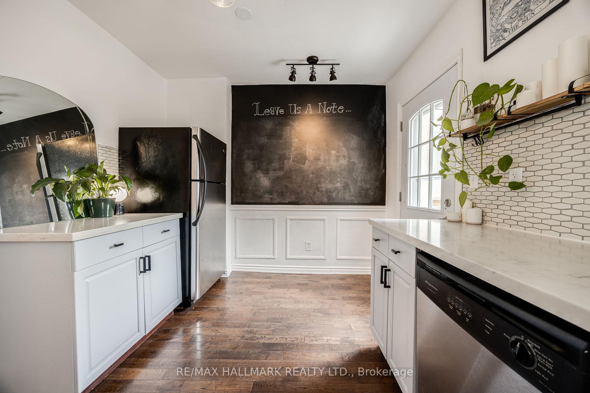 Photo 11 of 1154 Woodbine Avenue, Toronto, Danforth Village-East York — HOMEH
