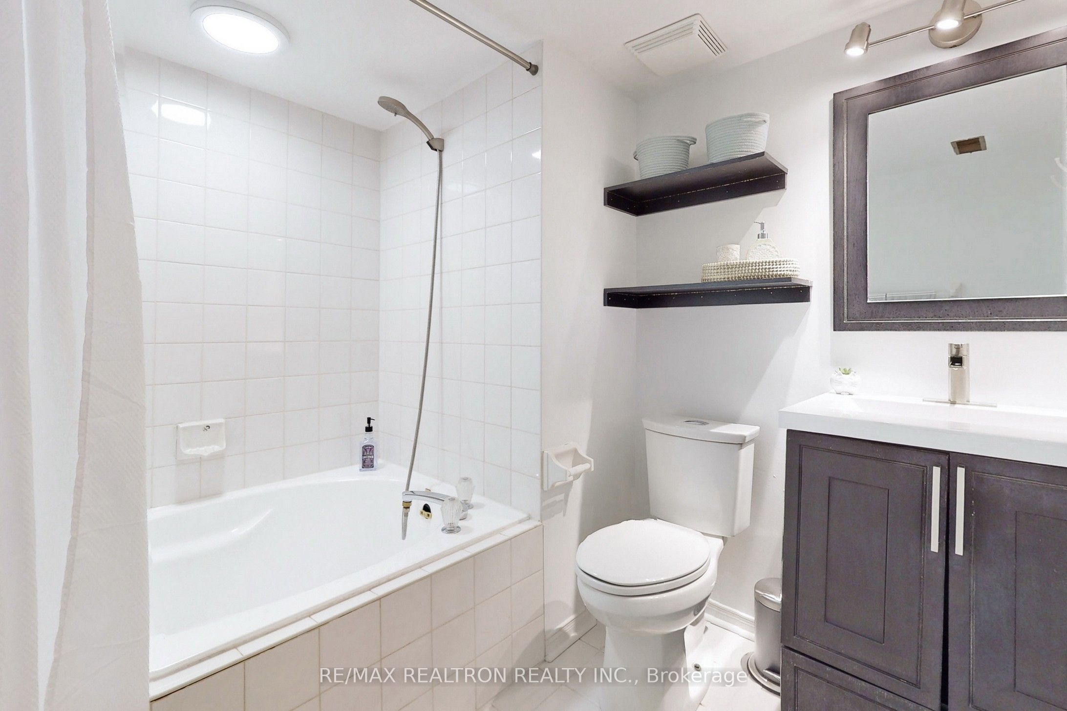 Photo 62 of Unit 4, 100 Arbors Lane, Vaughan, West Woodbridge — HOMEH
