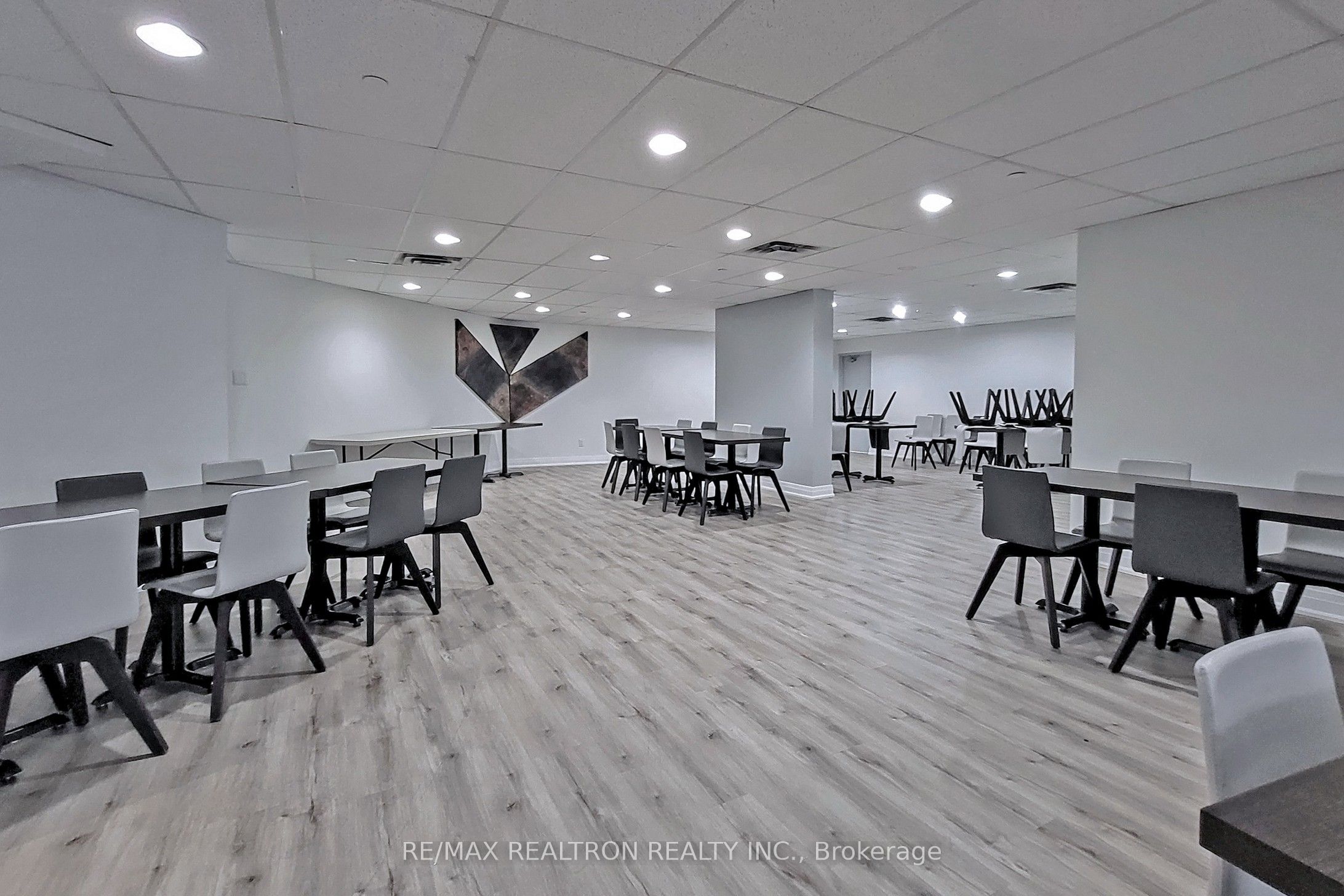 Photo 79 of Unit 4, 100 Arbors Lane, Vaughan, West Woodbridge — HOMEH