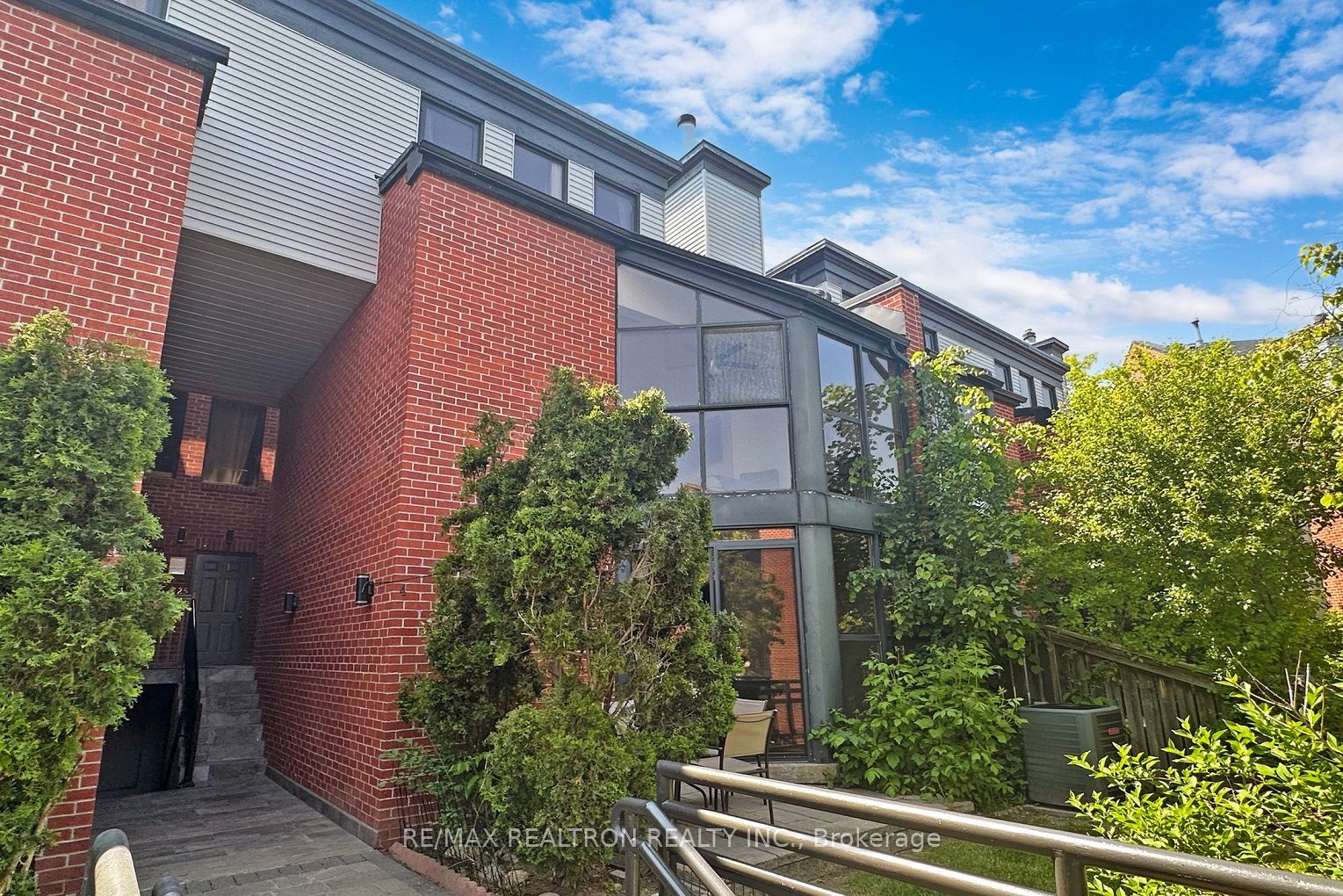 Photo 2 of Unit 4, 100 Arbors Lane, Vaughan, West Woodbridge — HOMEH