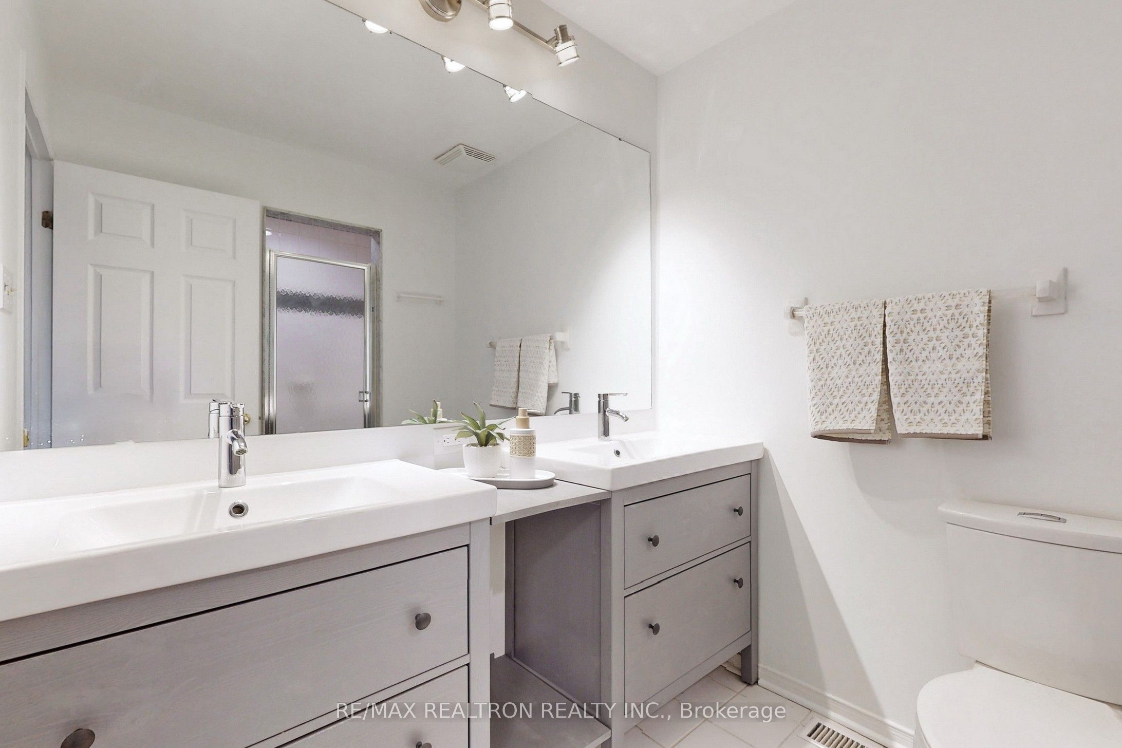 Photo 69 of Unit 4, 100 Arbors Lane, Vaughan, West Woodbridge — HOMEH