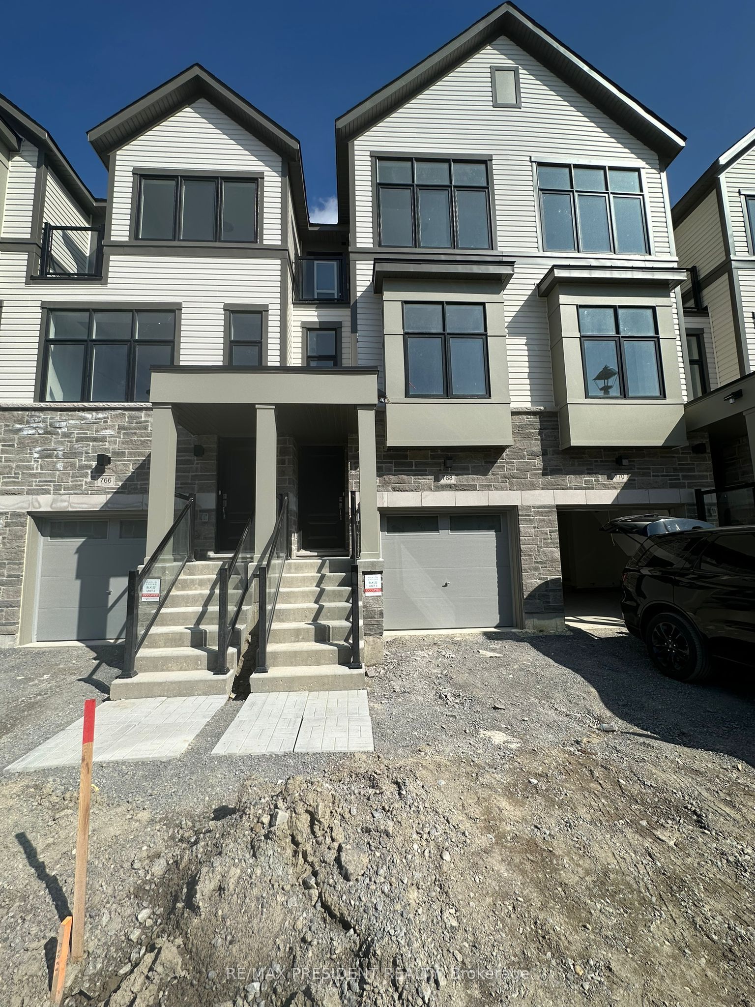 Photo 2 of 768 Kootenay Path, Oshawa, Donevan — HOMEH