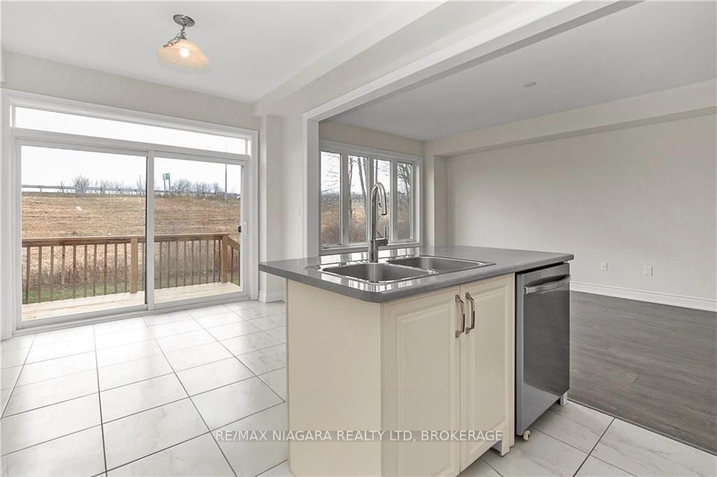 Photo 2 of 224 Esther Crescent, Thorold, Hurricane/Merrittville — HOMEH
