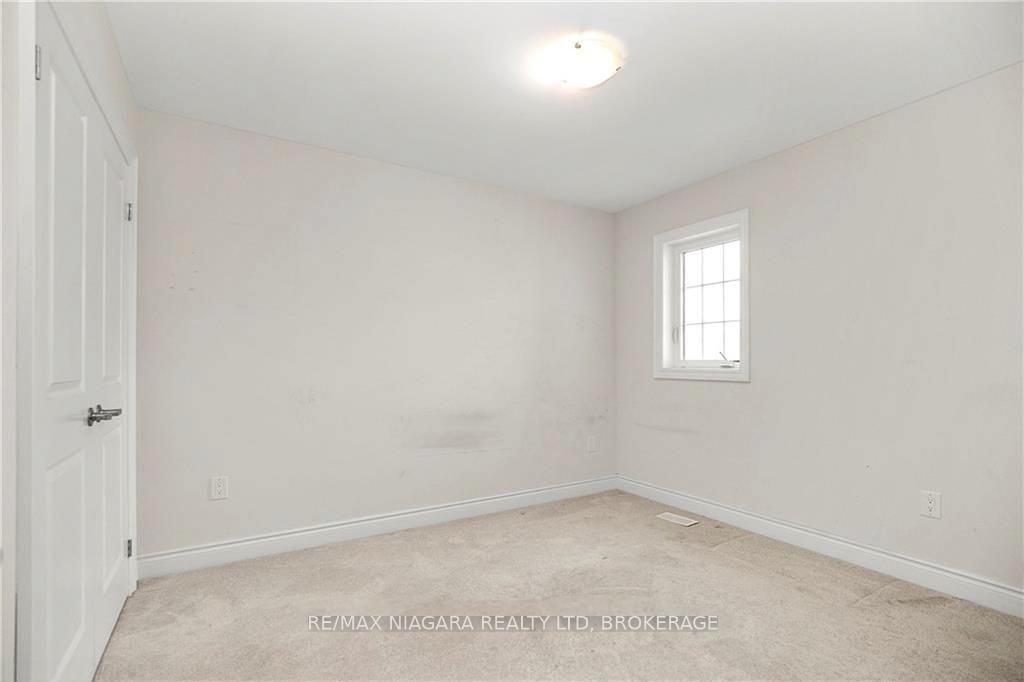 Photo 12 of 224 Esther Crescent, Thorold, Hurricane/Merrittville — HOMEH