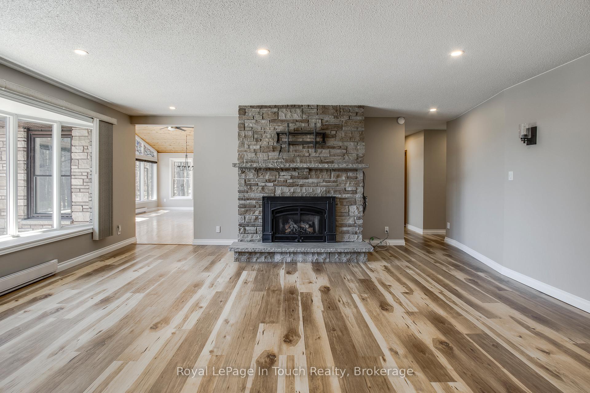 Photo 5 of 61 Beaufort Crescent, Tiny, Rural Tiny — HOMEH