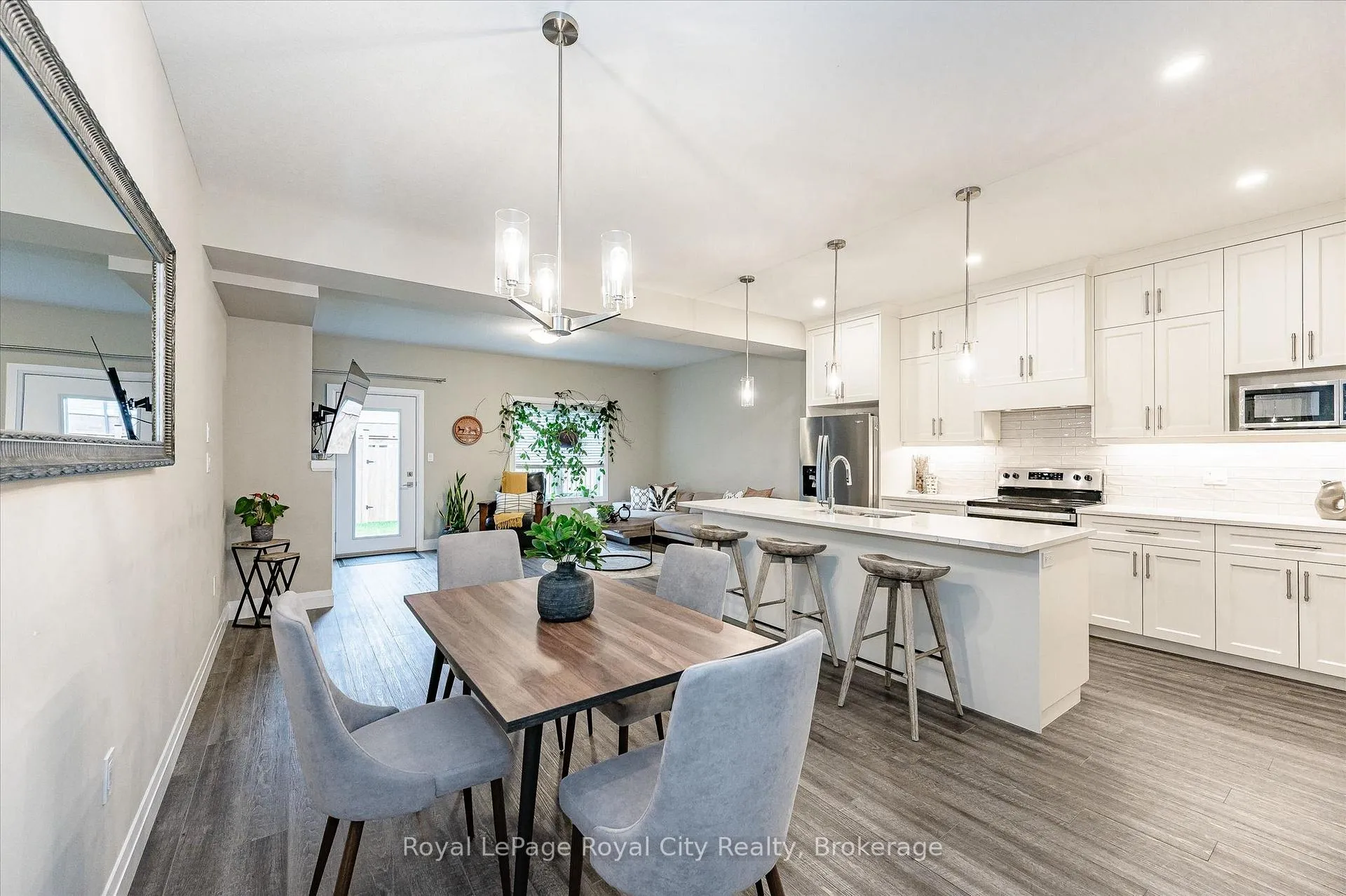 Photo 4 of Unit 3, 35 Wideman Boulevard, Guelph, Victoria North — HOMEH