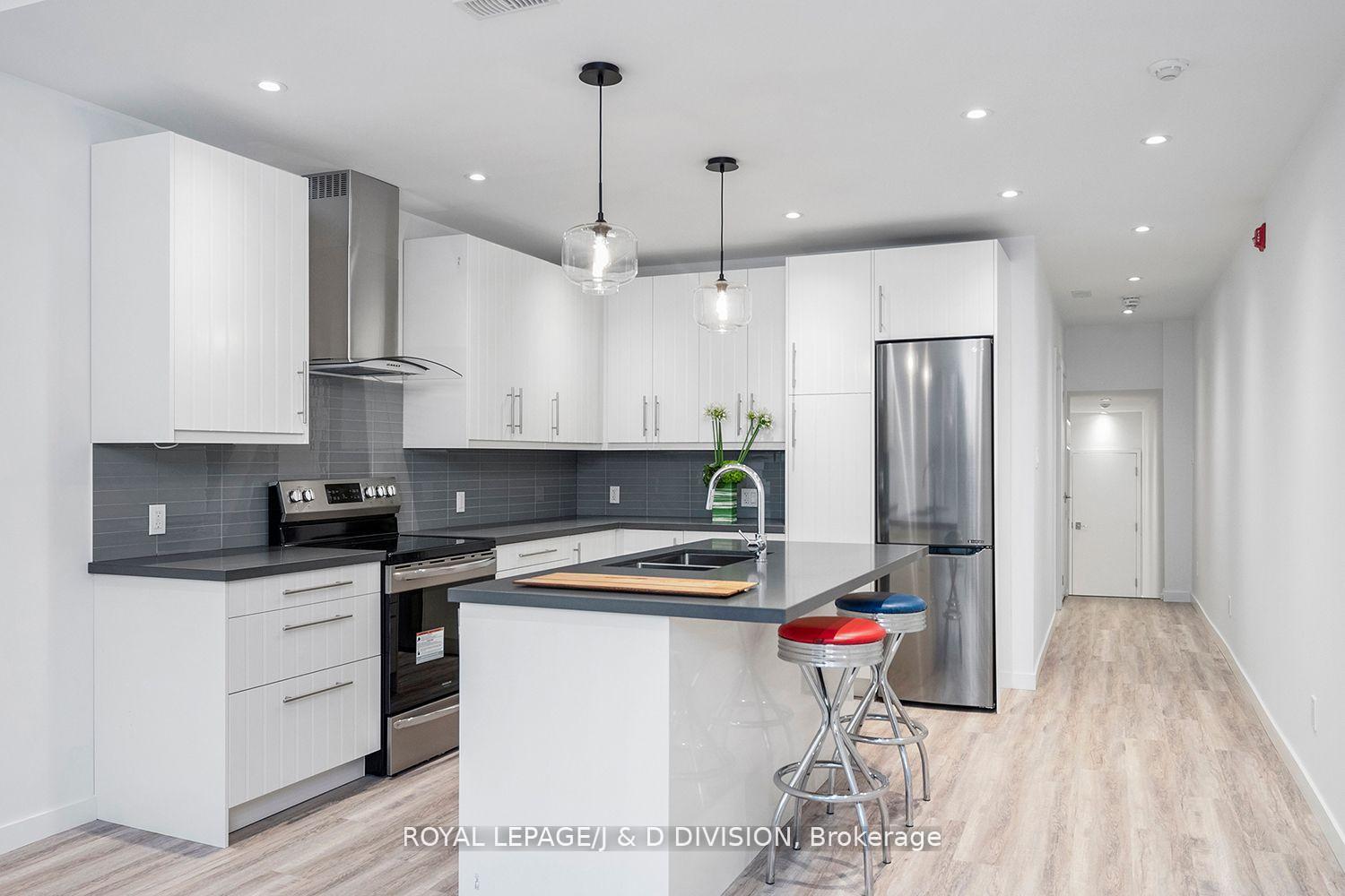 Front of Unit 2nd Flr, 713 Gerrard Street E