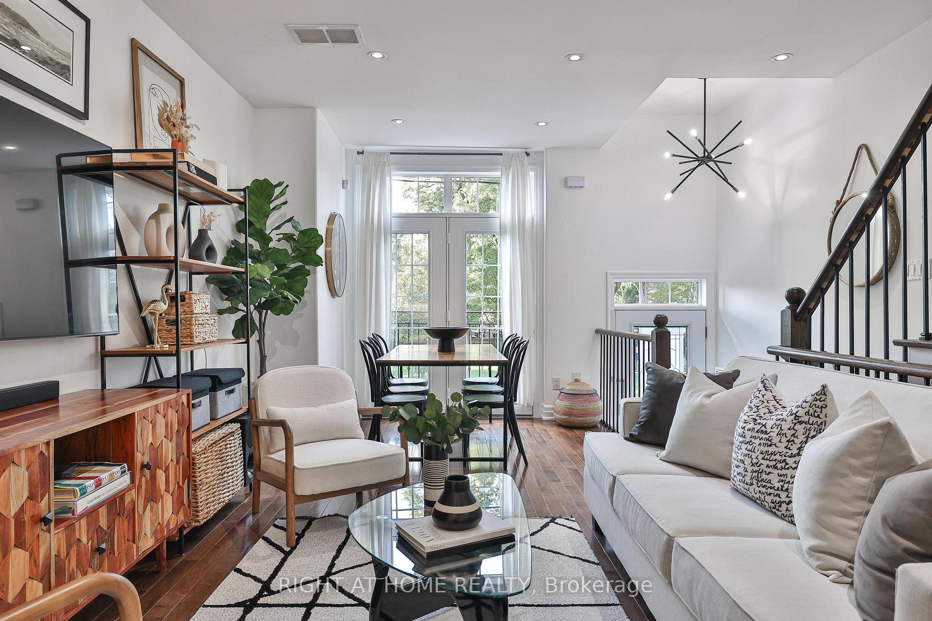 Photo 4 of 1077 Broadview Avenue, Toronto, Broadview North — HOMEH
