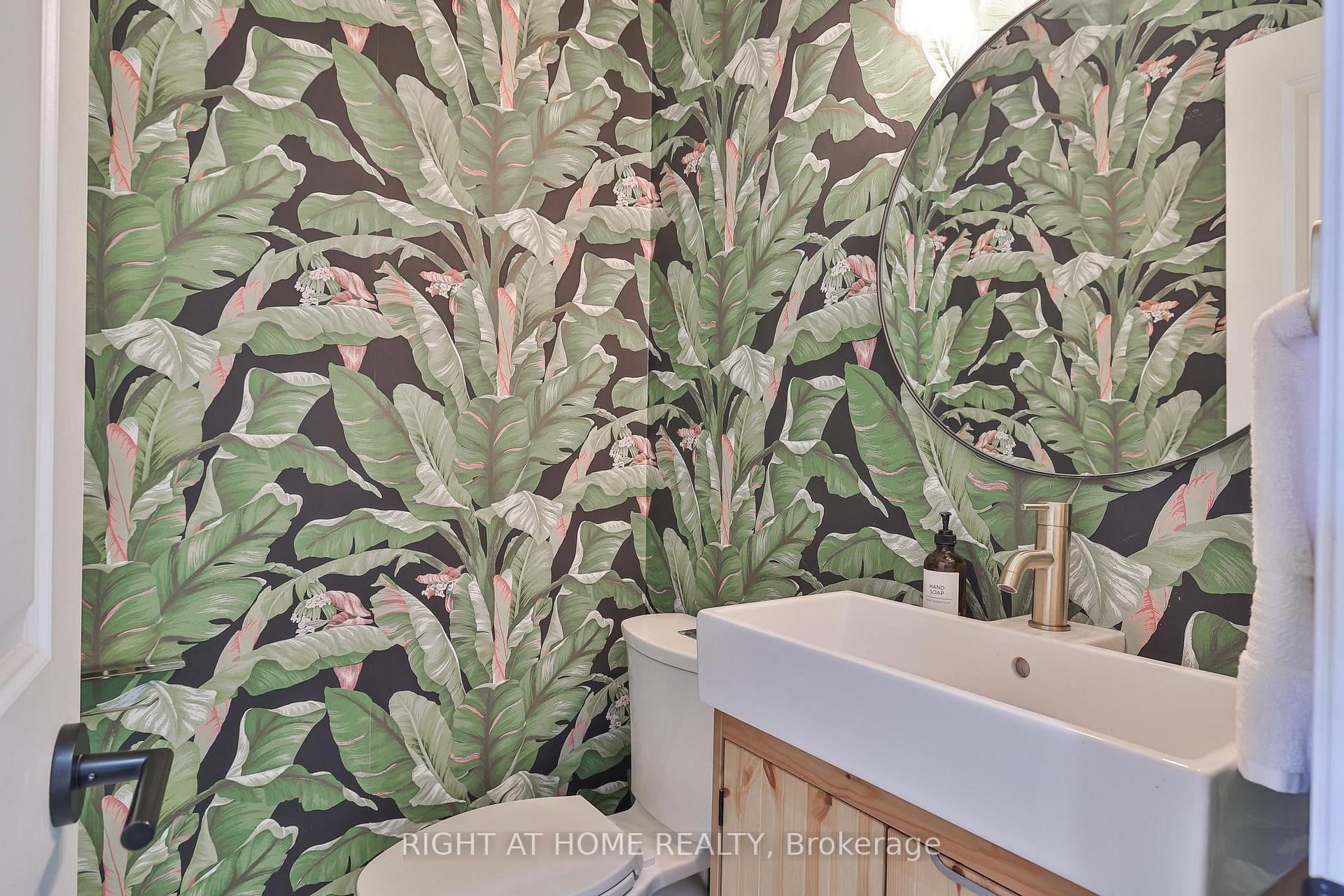Photo 9 of 1077 Broadview Avenue, Toronto, Broadview North — HOMEH