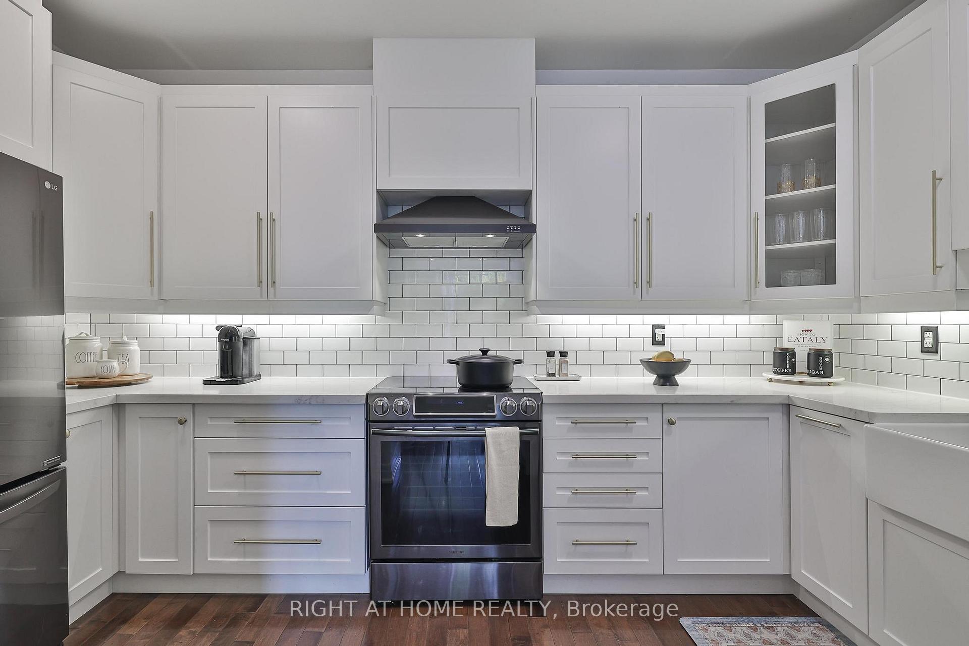 Photo 10 of 1077 Broadview Avenue, Toronto, Broadview North — HOMEH
