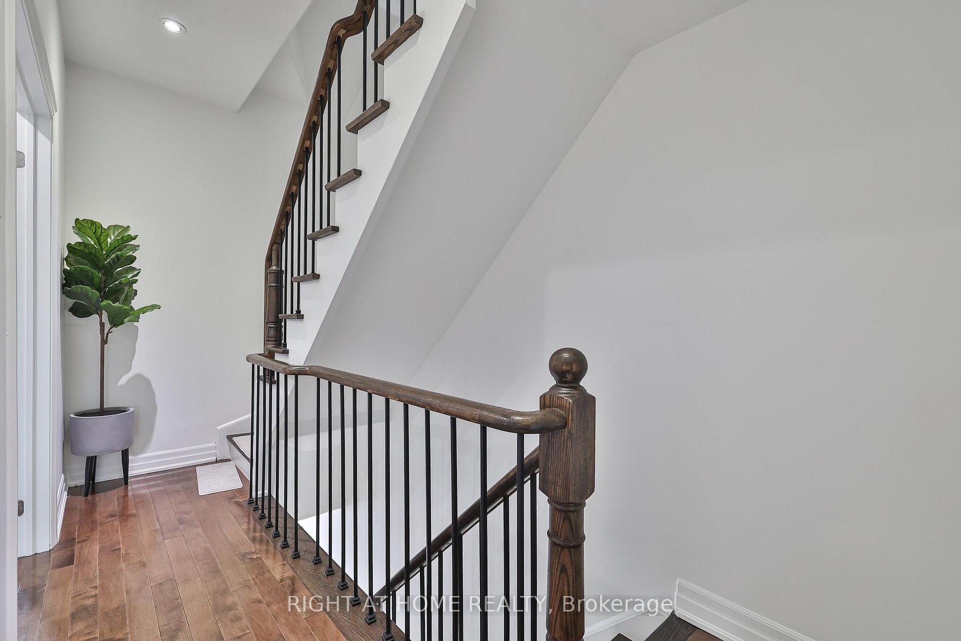 Photo 13 of 1077 Broadview Avenue, Toronto, Broadview North — HOMEH