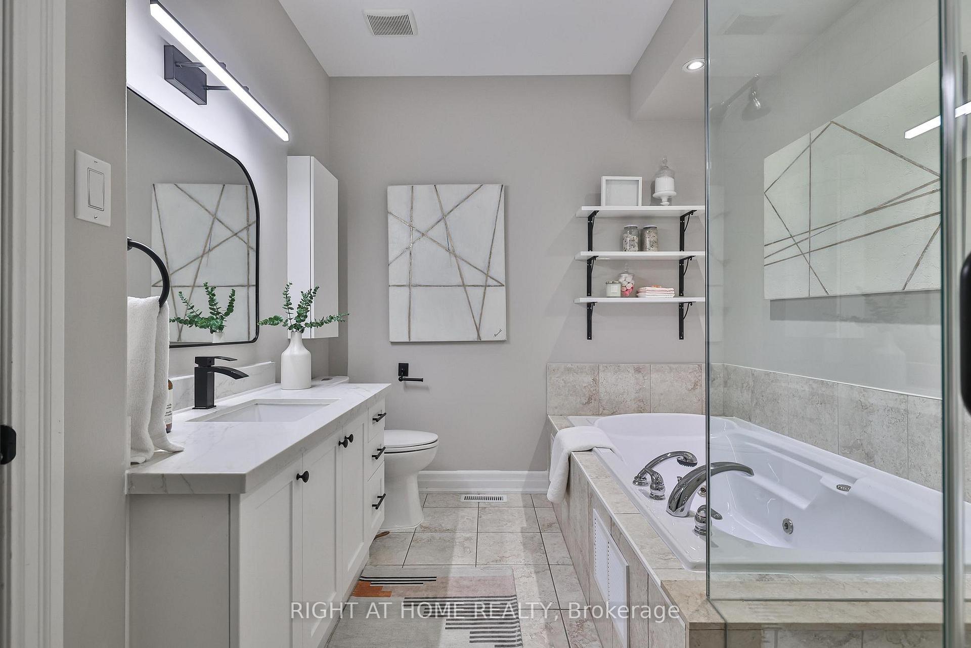Photo 15 of 1077 Broadview Avenue, Toronto, Broadview North — HOMEH