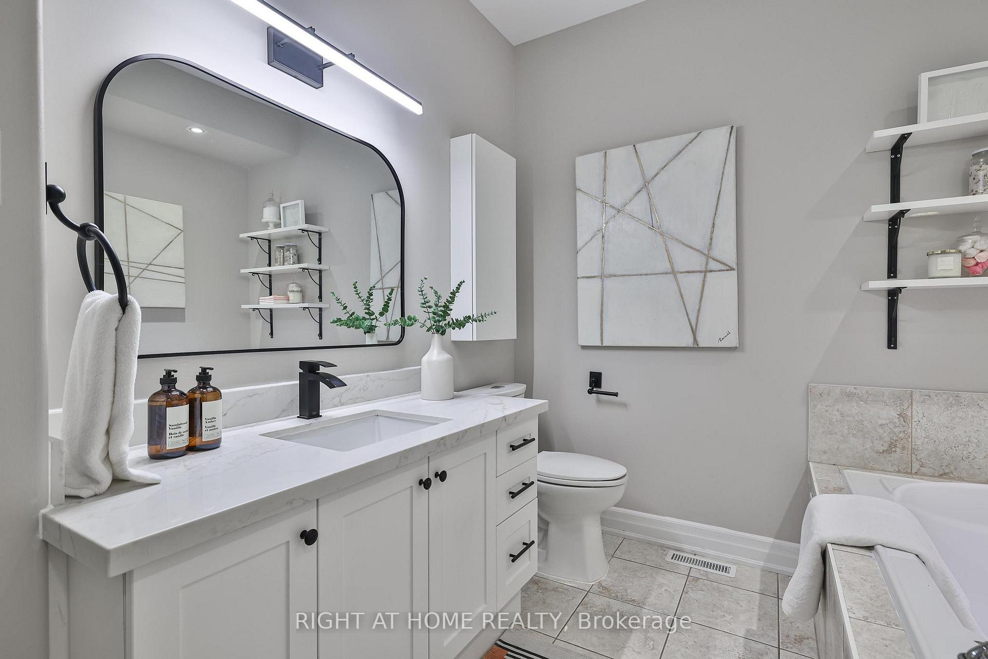 Photo 16 of 1077 Broadview Avenue, Toronto, Broadview North — HOMEH