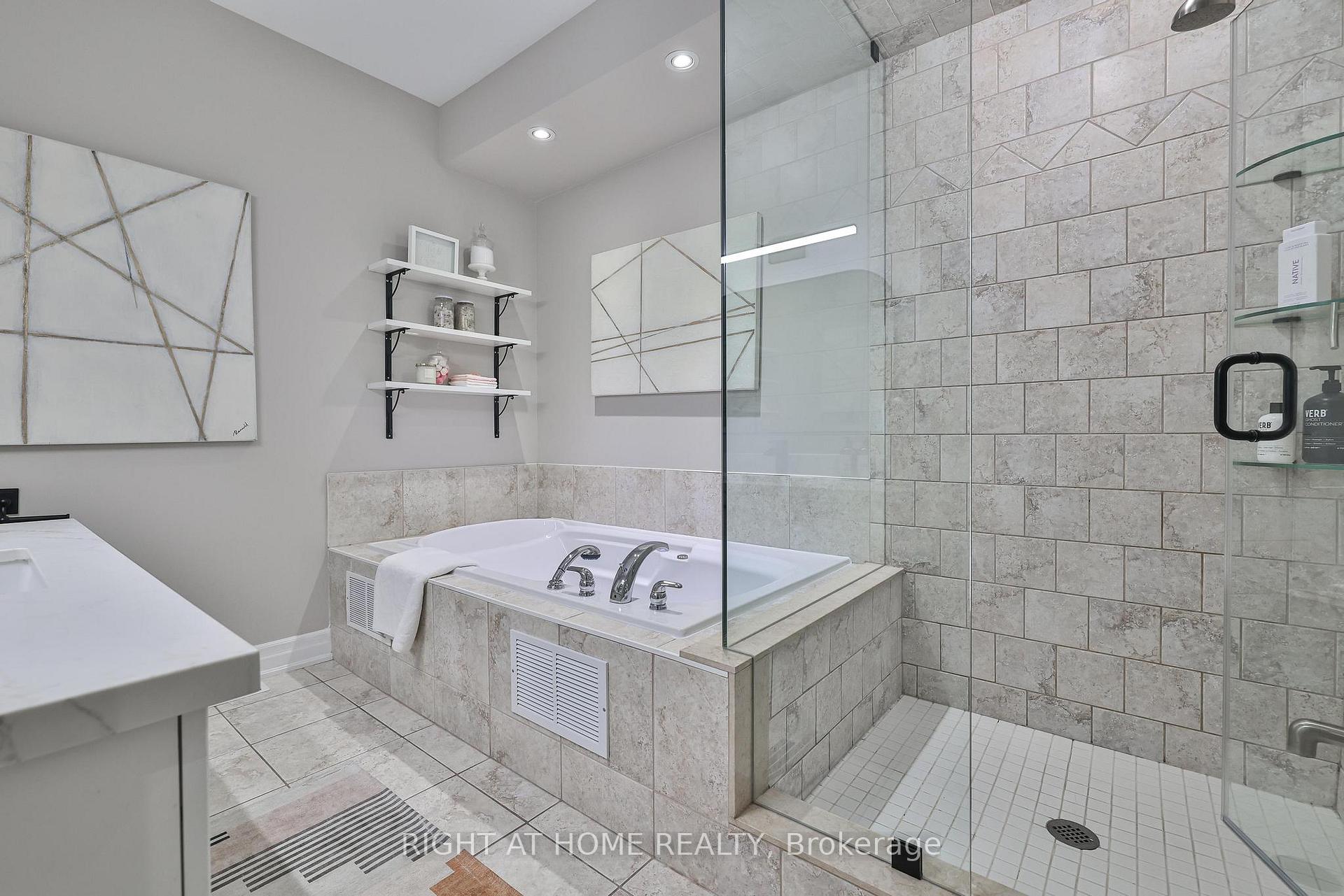 Photo 17 of 1077 Broadview Avenue, Toronto, Broadview North — HOMEH