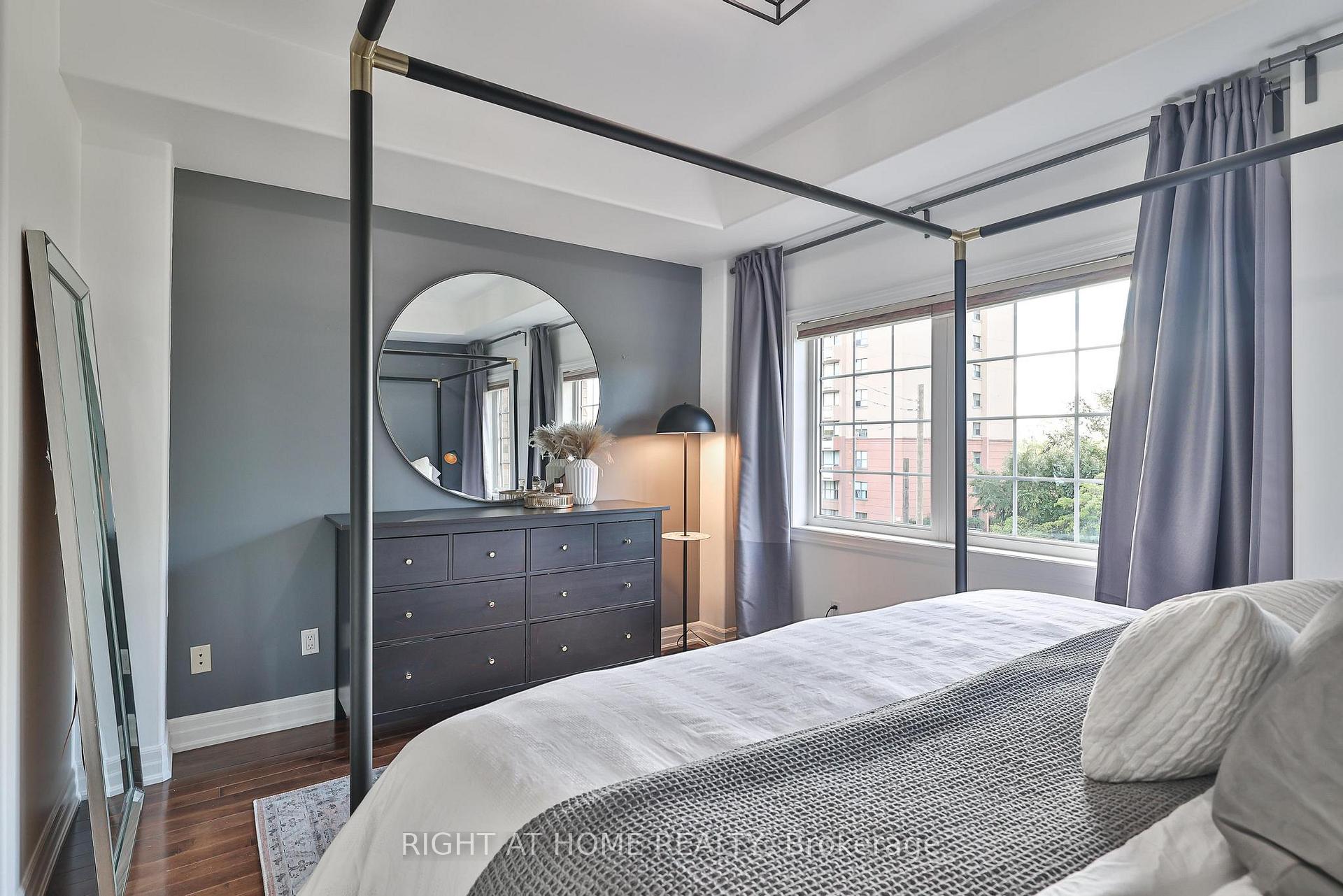 Photo 19 of 1077 Broadview Avenue, Toronto, Broadview North — HOMEH
