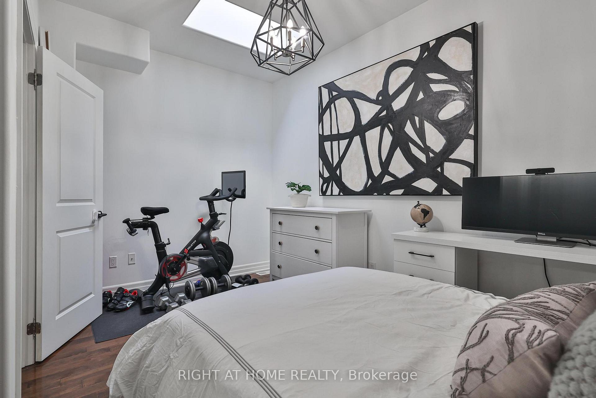 Photo 26 of 1077 Broadview Avenue, Toronto, Broadview North — HOMEH