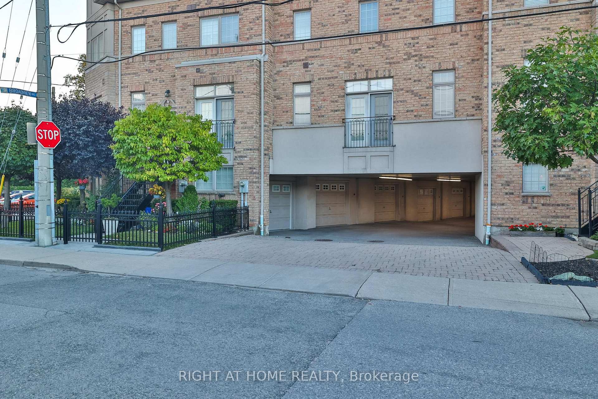 Photo 36 of 1077 Broadview Avenue, Toronto, Broadview North — HOMEH