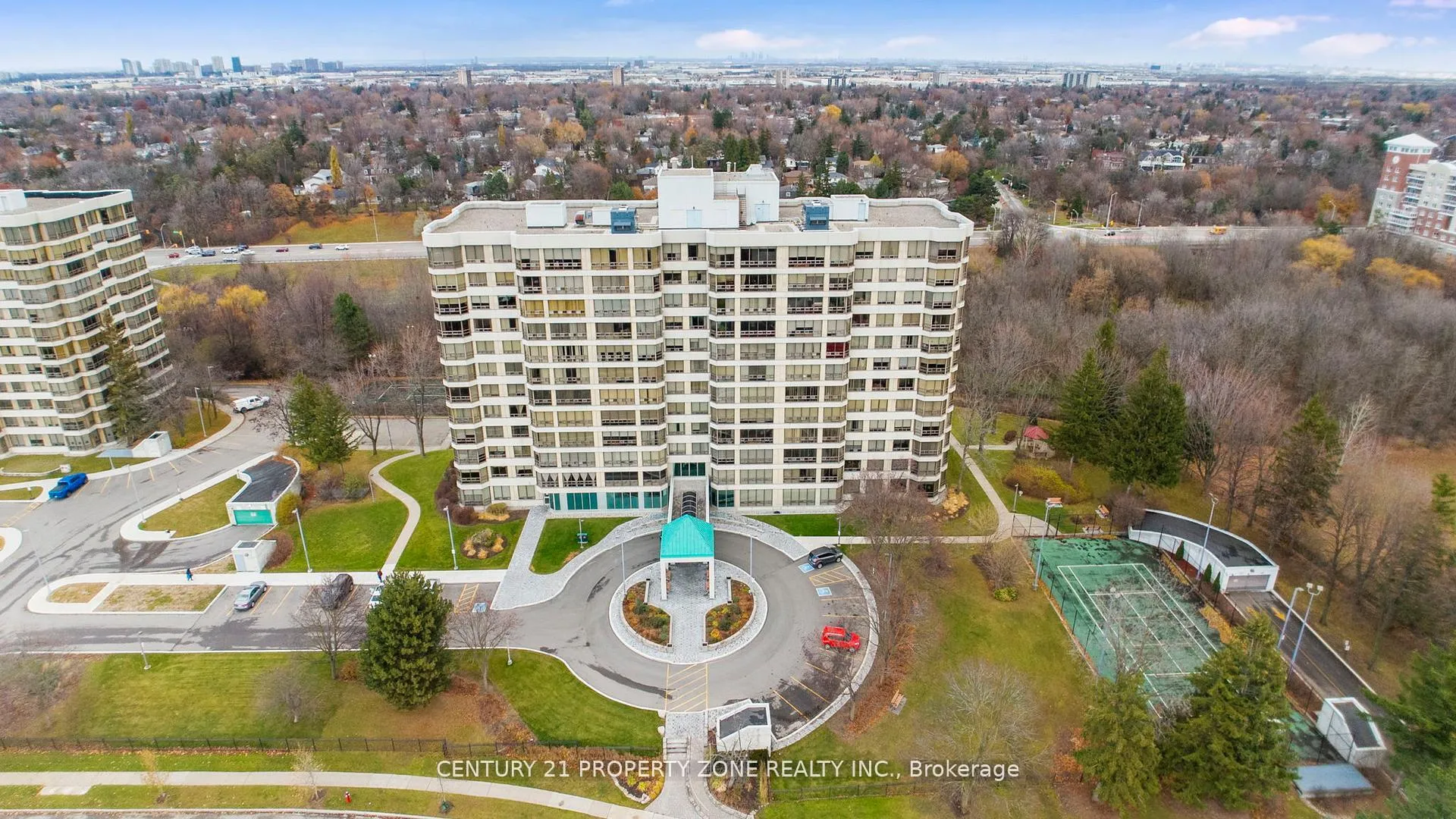 Photo 3 of Unit 101, 330 Mill Street S, Brampton, Brampton South — HOMEH