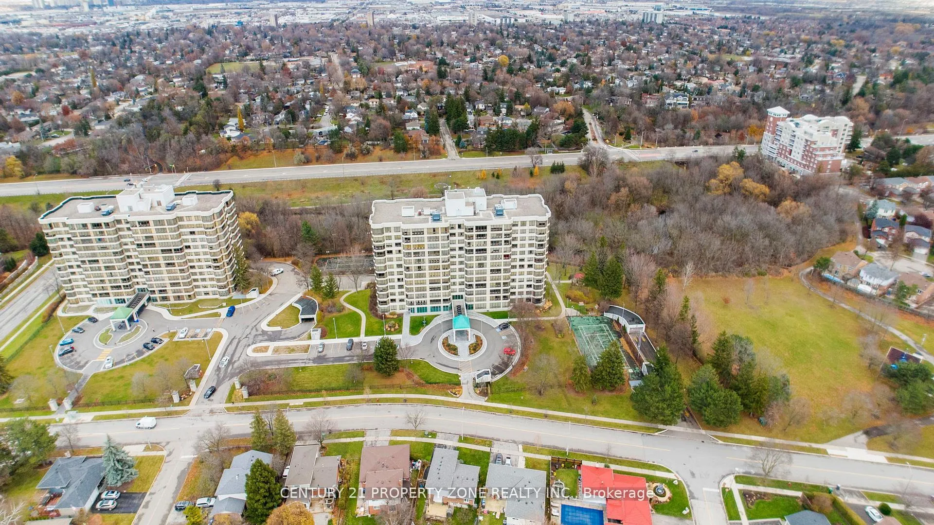 Photo 4 of Unit 101, 330 Mill Street S, Brampton, Brampton South — HOMEH
