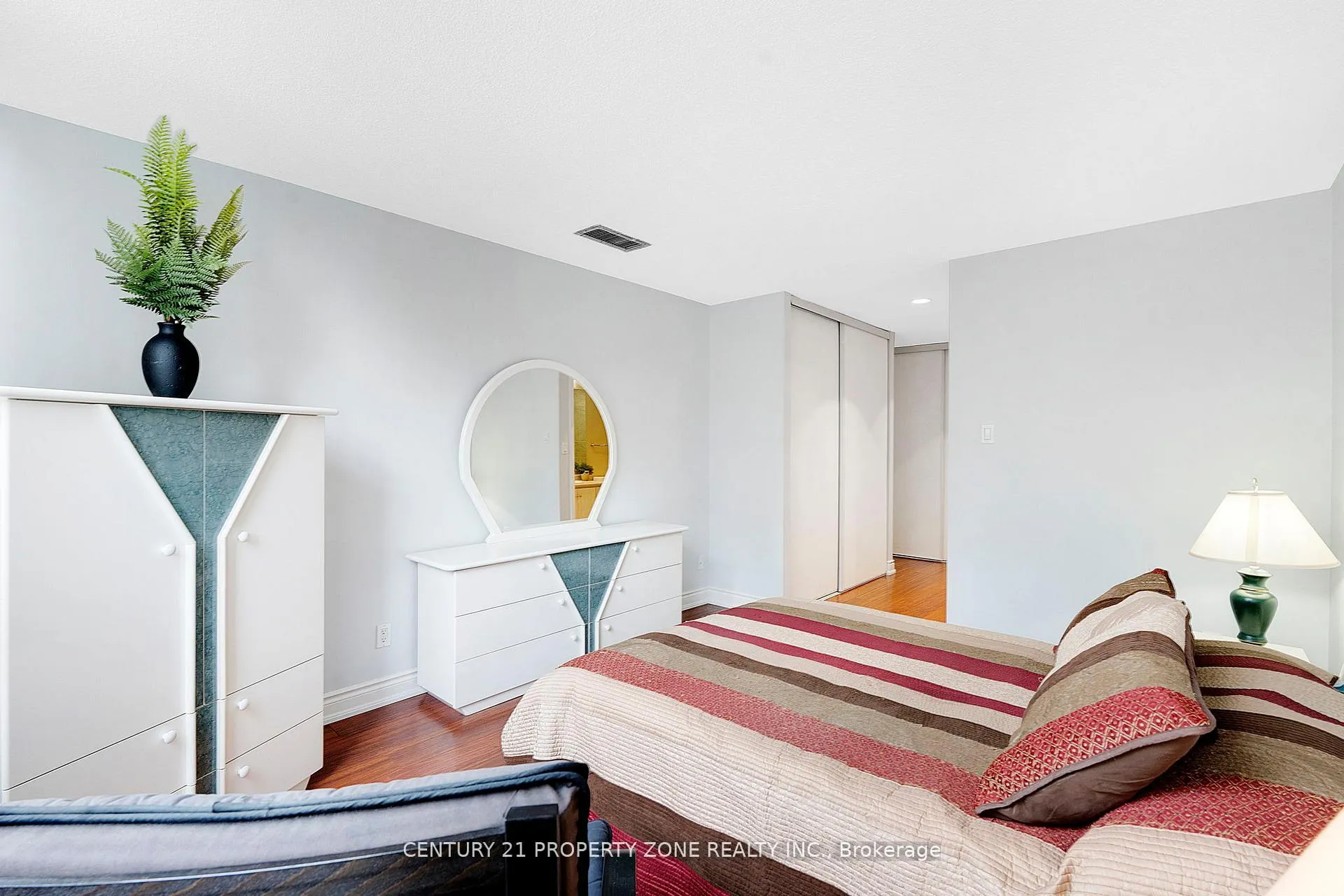 Photo 7 of Unit 101, 330 Mill Street S, Brampton, Brampton South — HOMEH