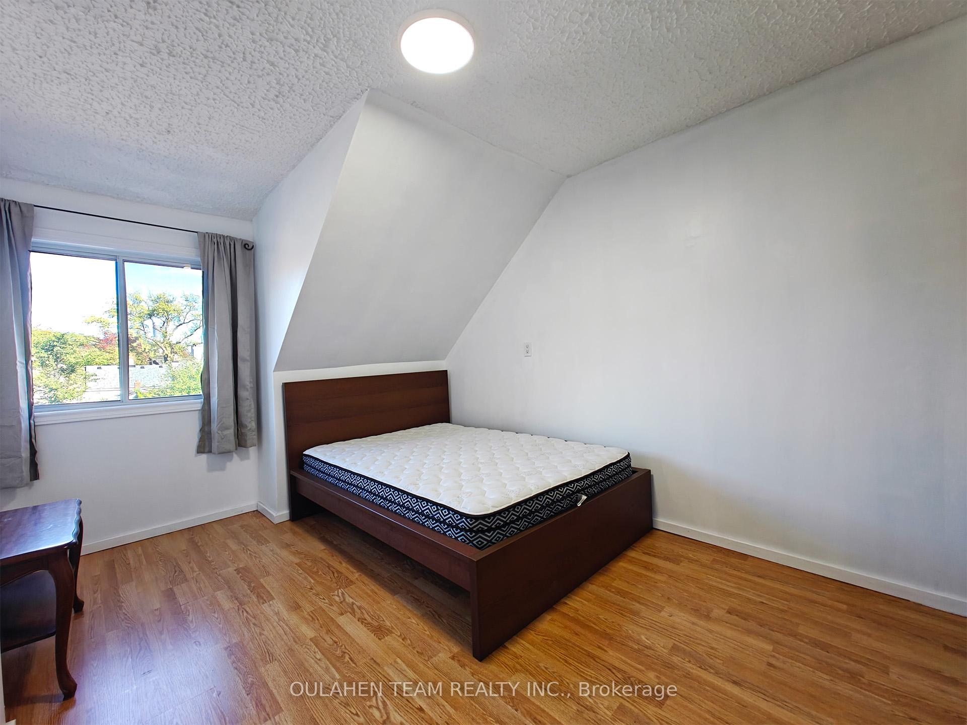 Photo 4 of Unit B, 675 Bathurst Street, Toronto, University — HOMEH
