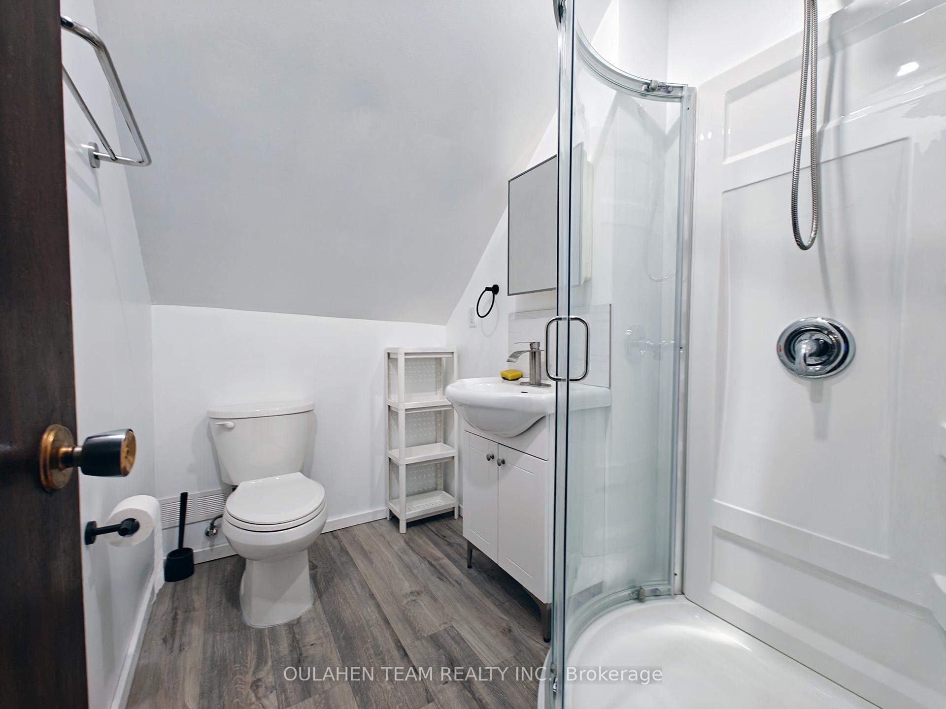 Photo 6 of Unit B, 675 Bathurst Street, Toronto, University — HOMEH