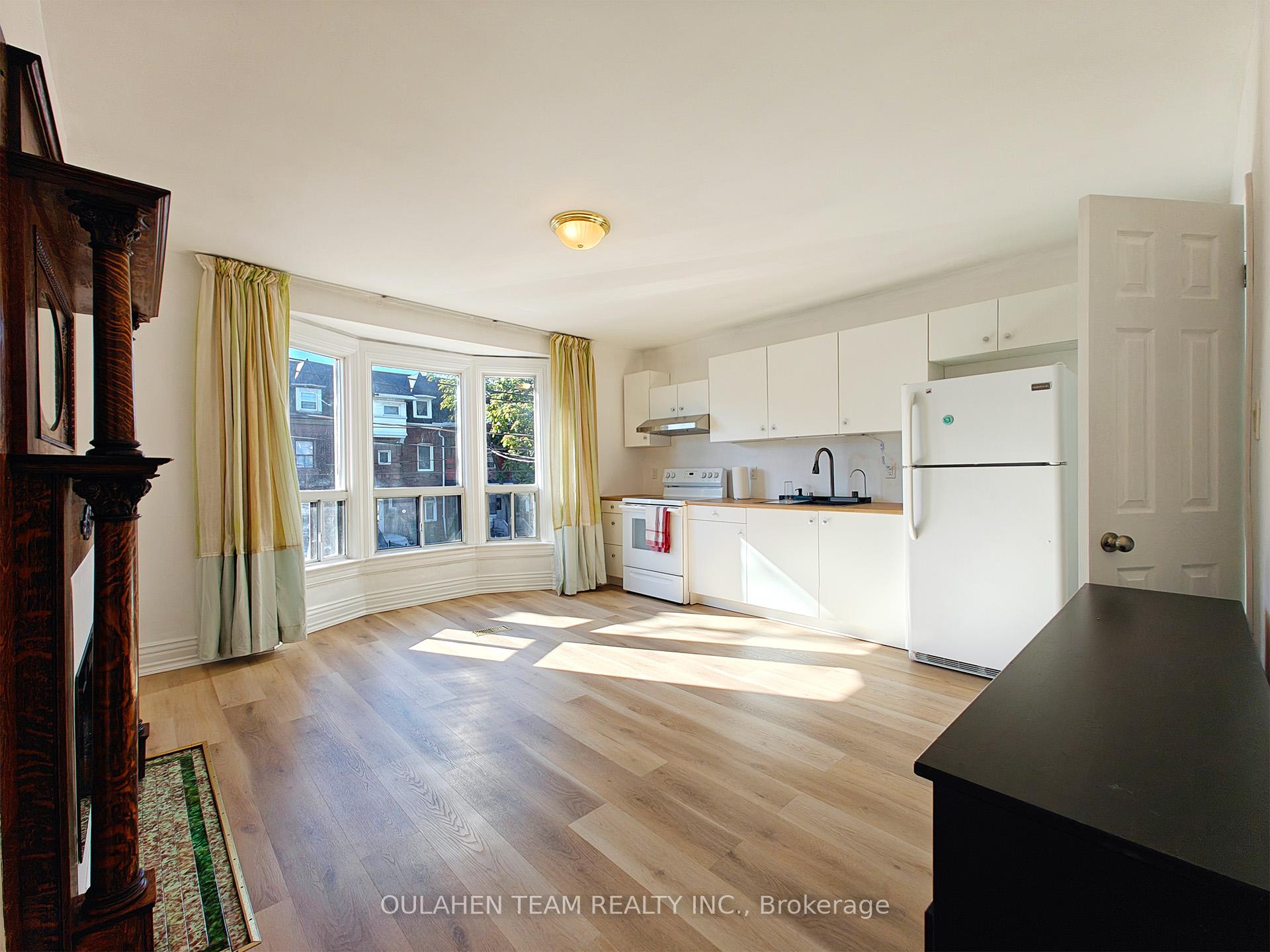 Photo 8 of Unit B, 675 Bathurst Street, Toronto, University — HOMEH