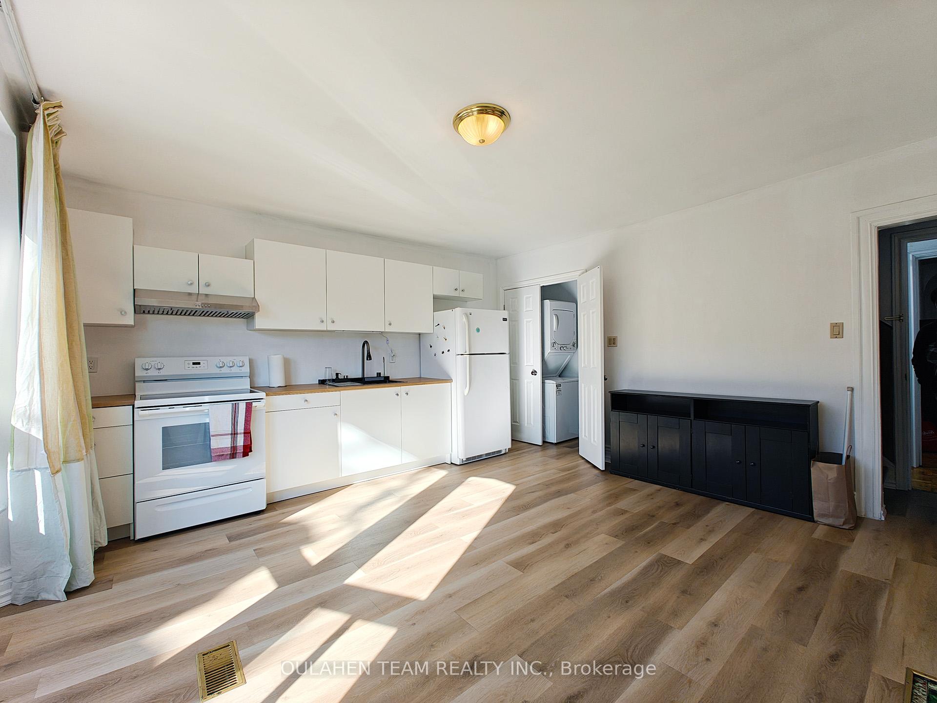 Photo 9 of Unit B, 675 Bathurst Street, Toronto, University — HOMEH
