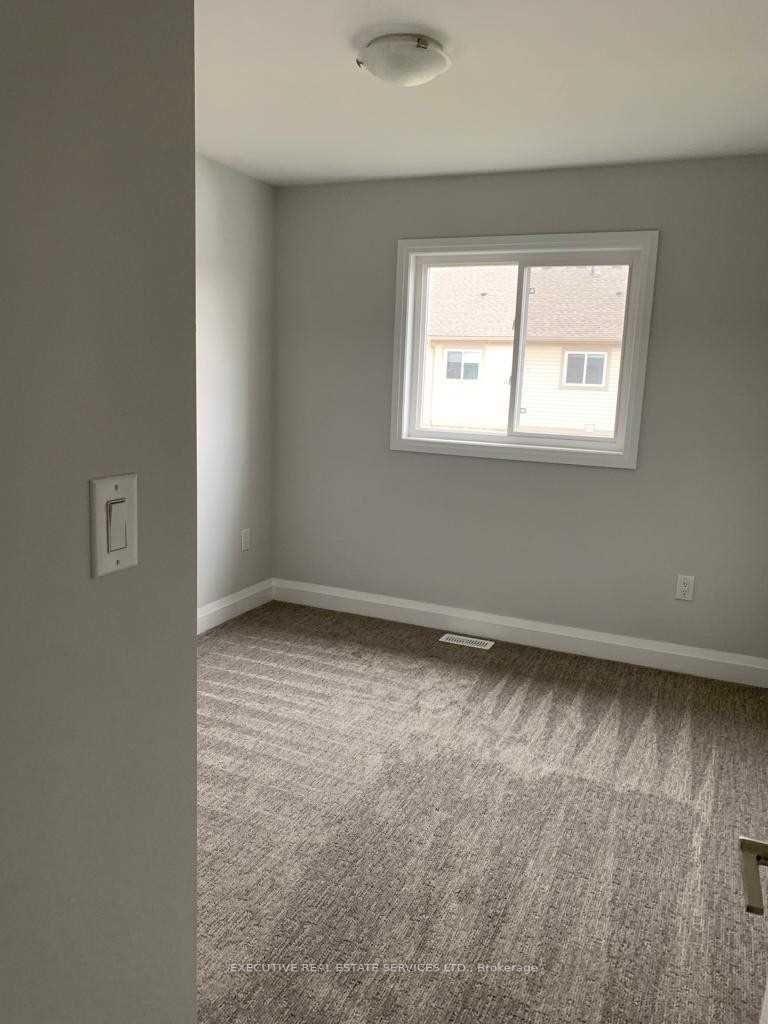 Photo 8 of 26 Bur Oak Drive S, Thorold, Confederation Heights — HOMEH
