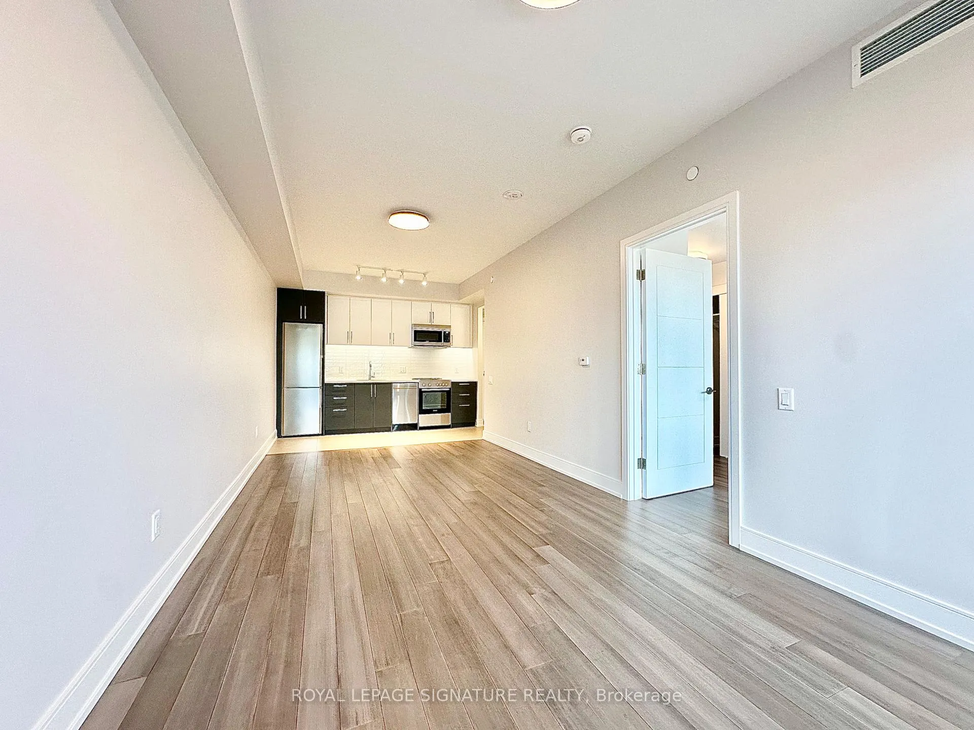 Front of Unit 411, 2525 Bathurst Street