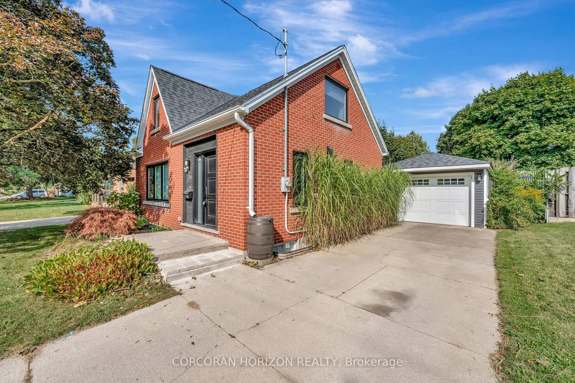 Photo 2 of 254 Pinewood Place, Waterloo — HOMEH