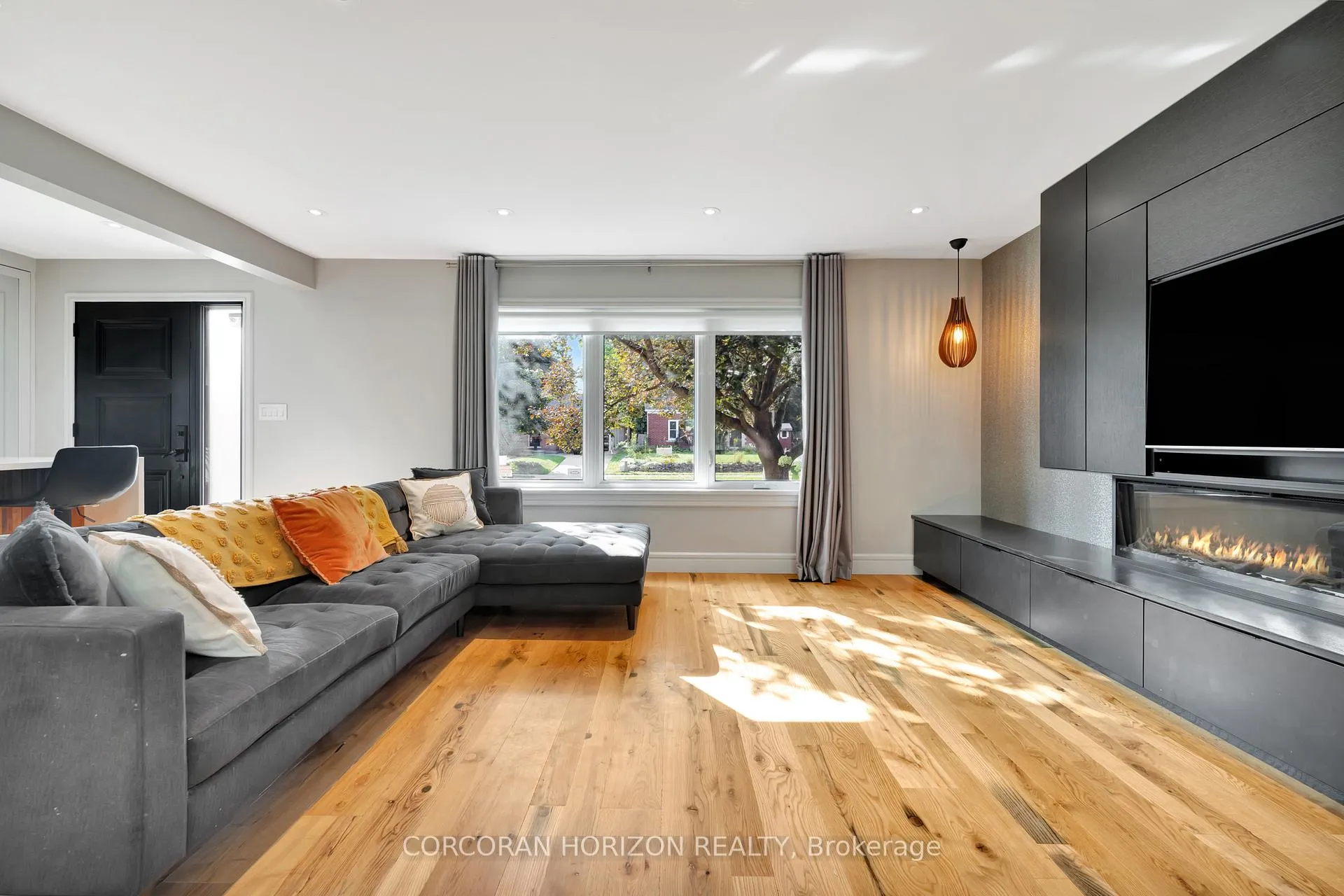 Photo 10 of 254 Pinewood Place, Waterloo — HOMEH
