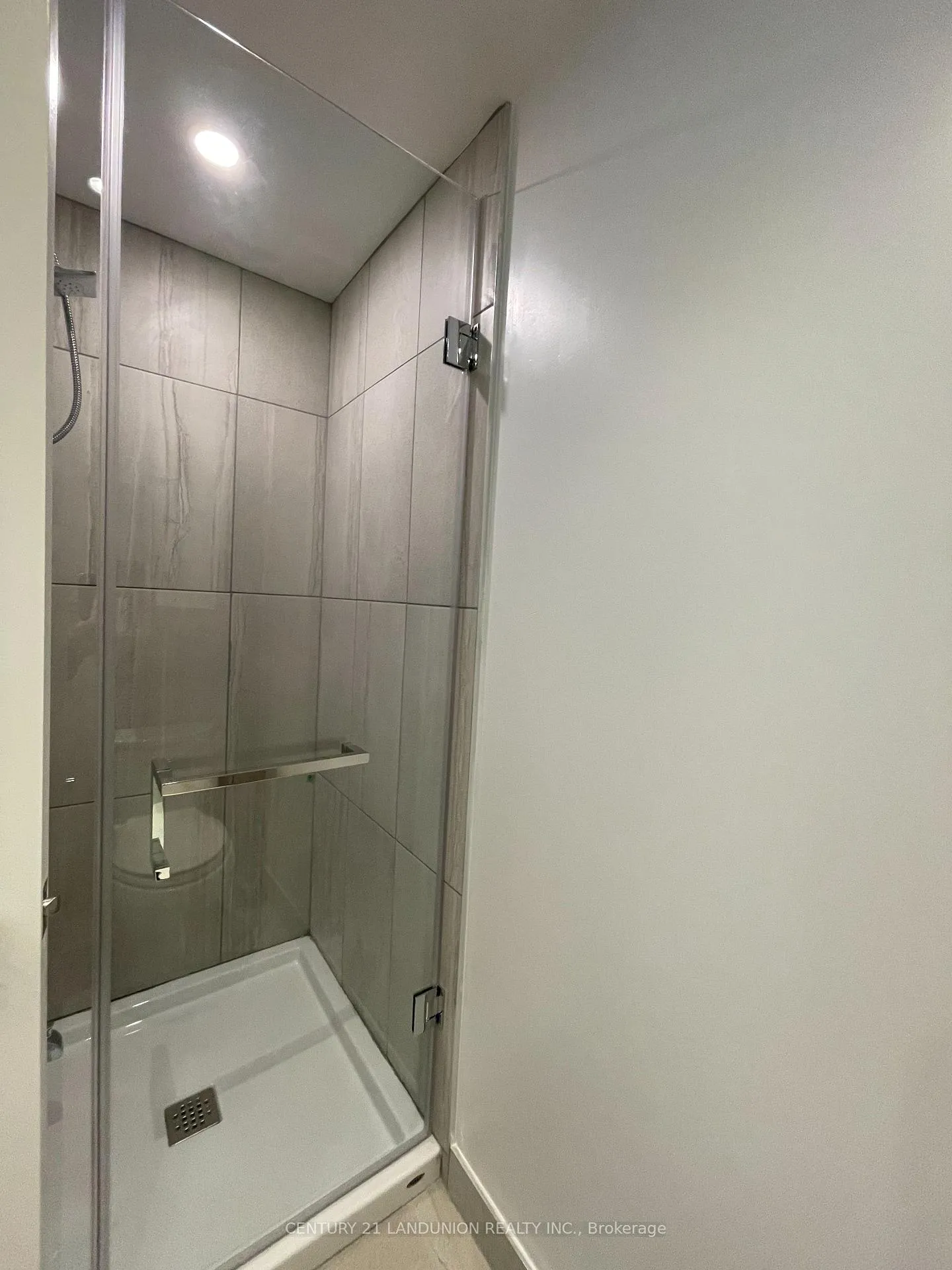 Photo 2 of Unit 2201, 195 Redpath Avenue, Toronto, Mount Pleasant West — HOMEH