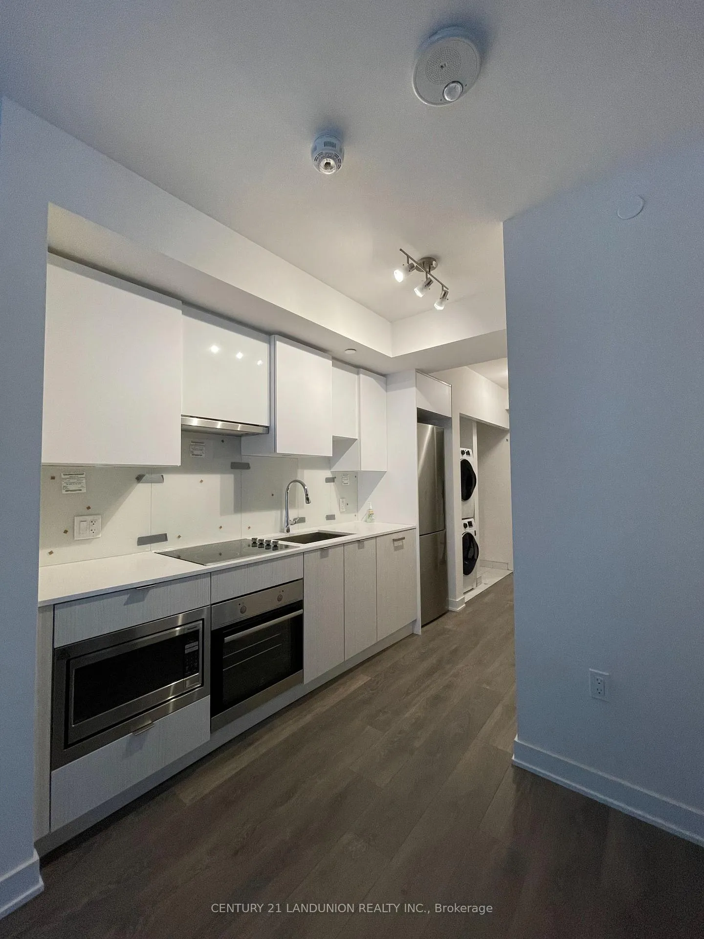 Photo 3 of Unit 2201, 195 Redpath Avenue, Toronto, Mount Pleasant West — HOMEH