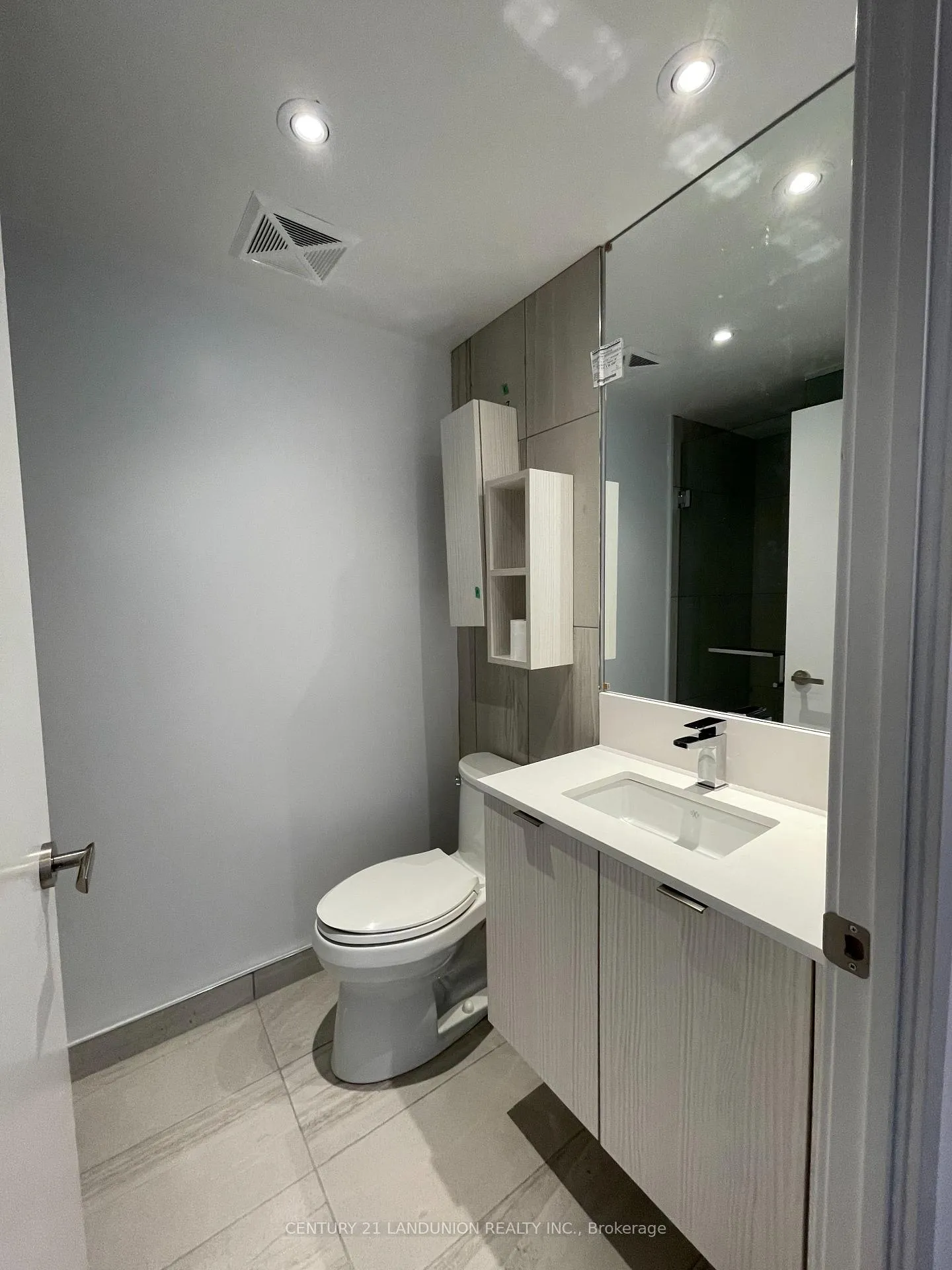 Photo 5 of Unit 2201, 195 Redpath Avenue, Toronto, Mount Pleasant West — HOMEH