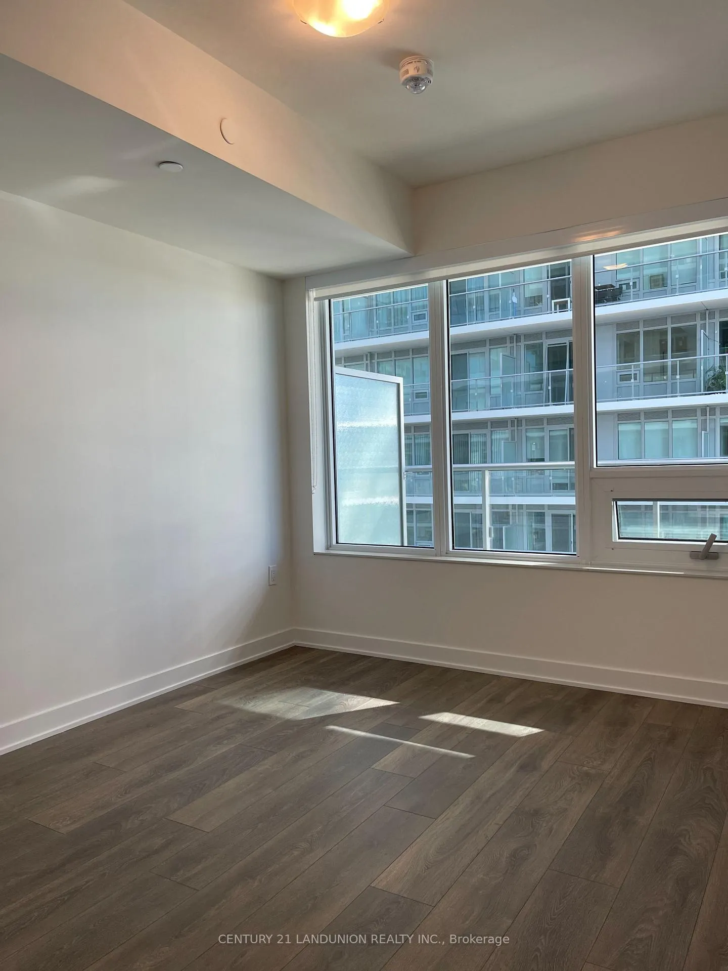 Photo 6 of Unit 2201, 195 Redpath Avenue, Toronto, Mount Pleasant West — HOMEH
