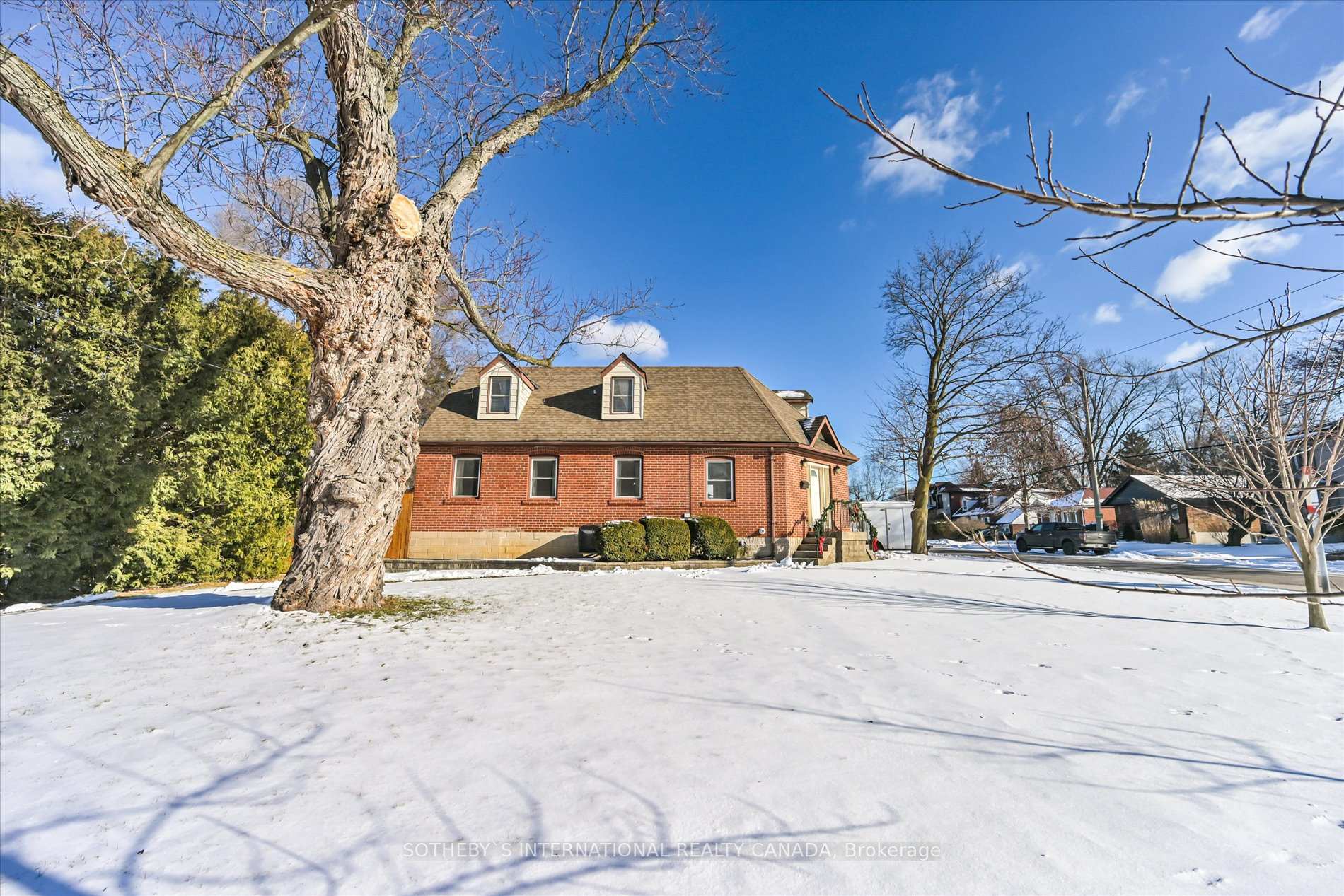 Photo 2 of 1 Squires Avenue, Toronto, O'Connor-Parkview — HOMEH